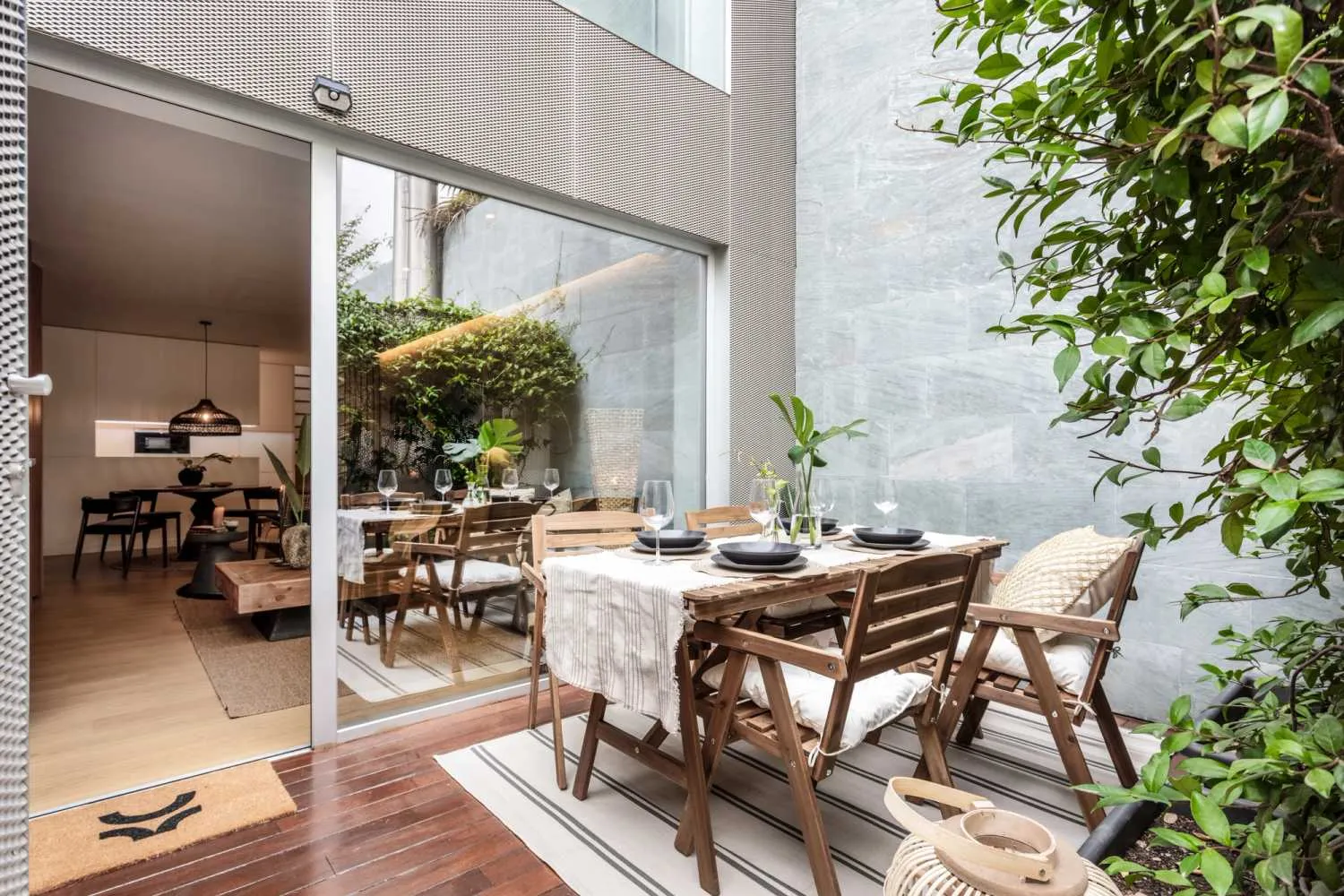 Refined Madrid Flat With High-speed Fiber & Dual Monitors For Digital Nomads #4