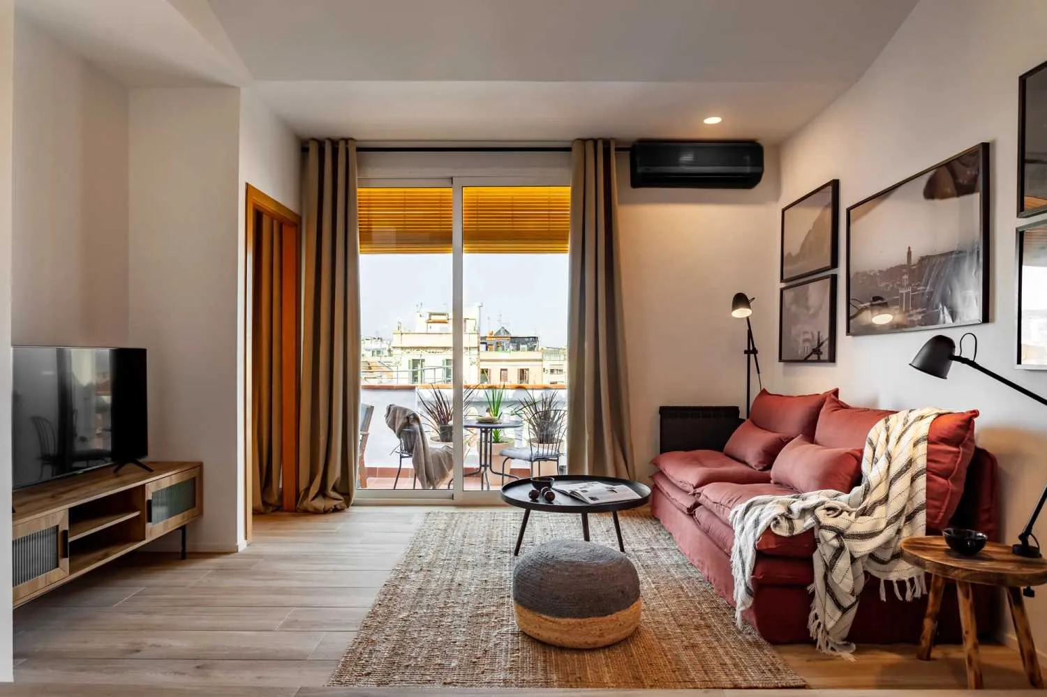 Stylish 2-bed Barcelona Flat With Ultra-fast Wifi And Pro Home Office Setup #5