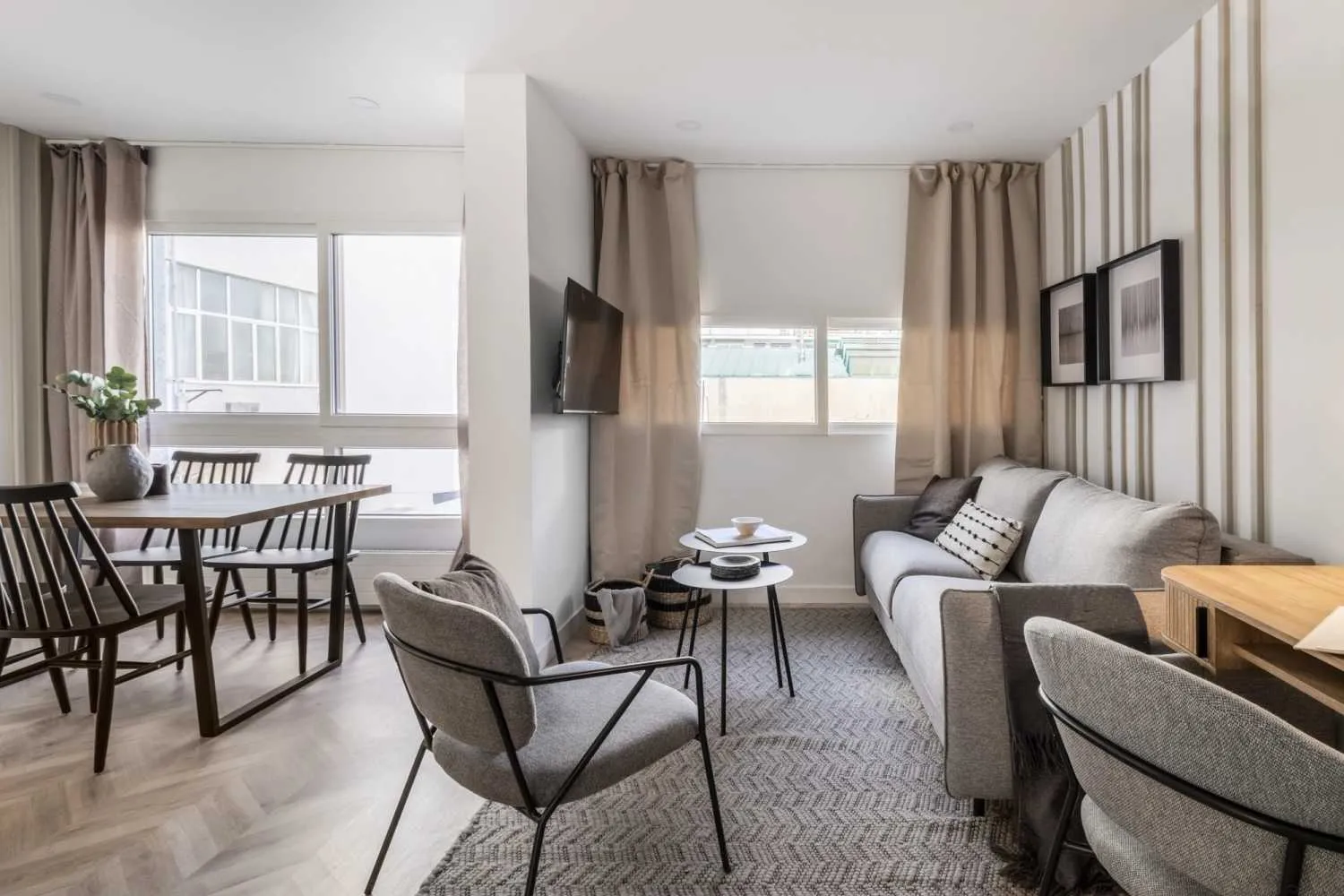 Contemporary Madrid Flat With High-speed Fiber And Pro Workstation For Remote Professionals #2