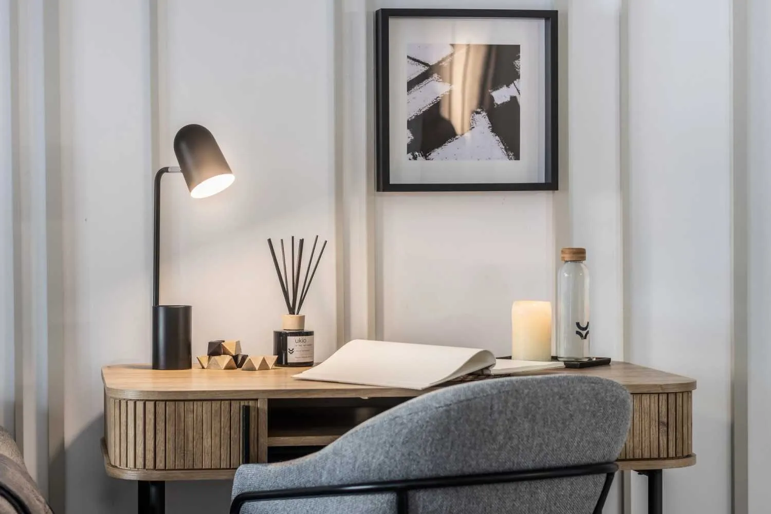Contemporary Madrid Flat With High-speed Fiber And Pro Workstation For Remote Professionals #4