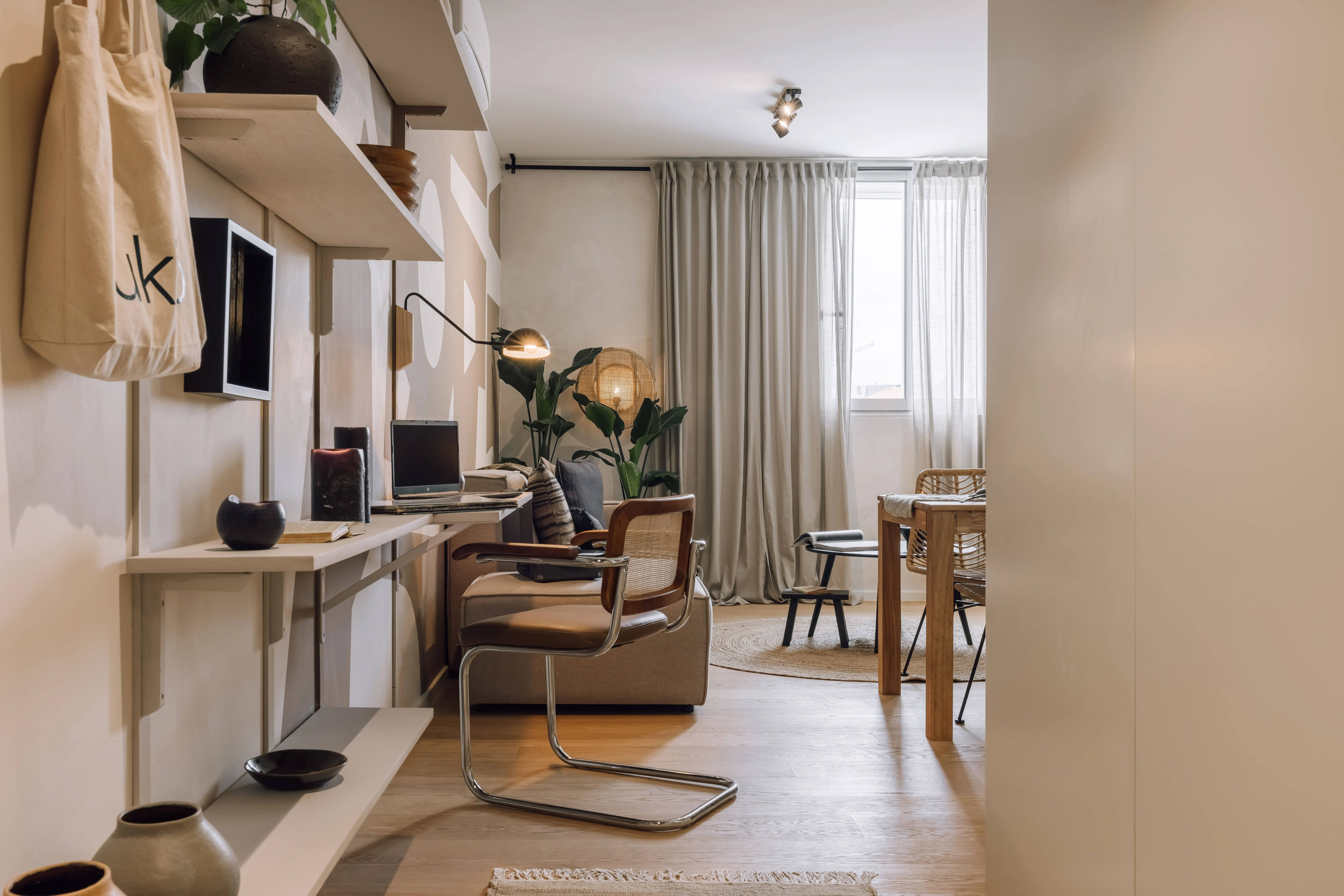 Sleek Lisbon Flat With Gigabit Internet & Premium Home Office For Digital Nomads #2