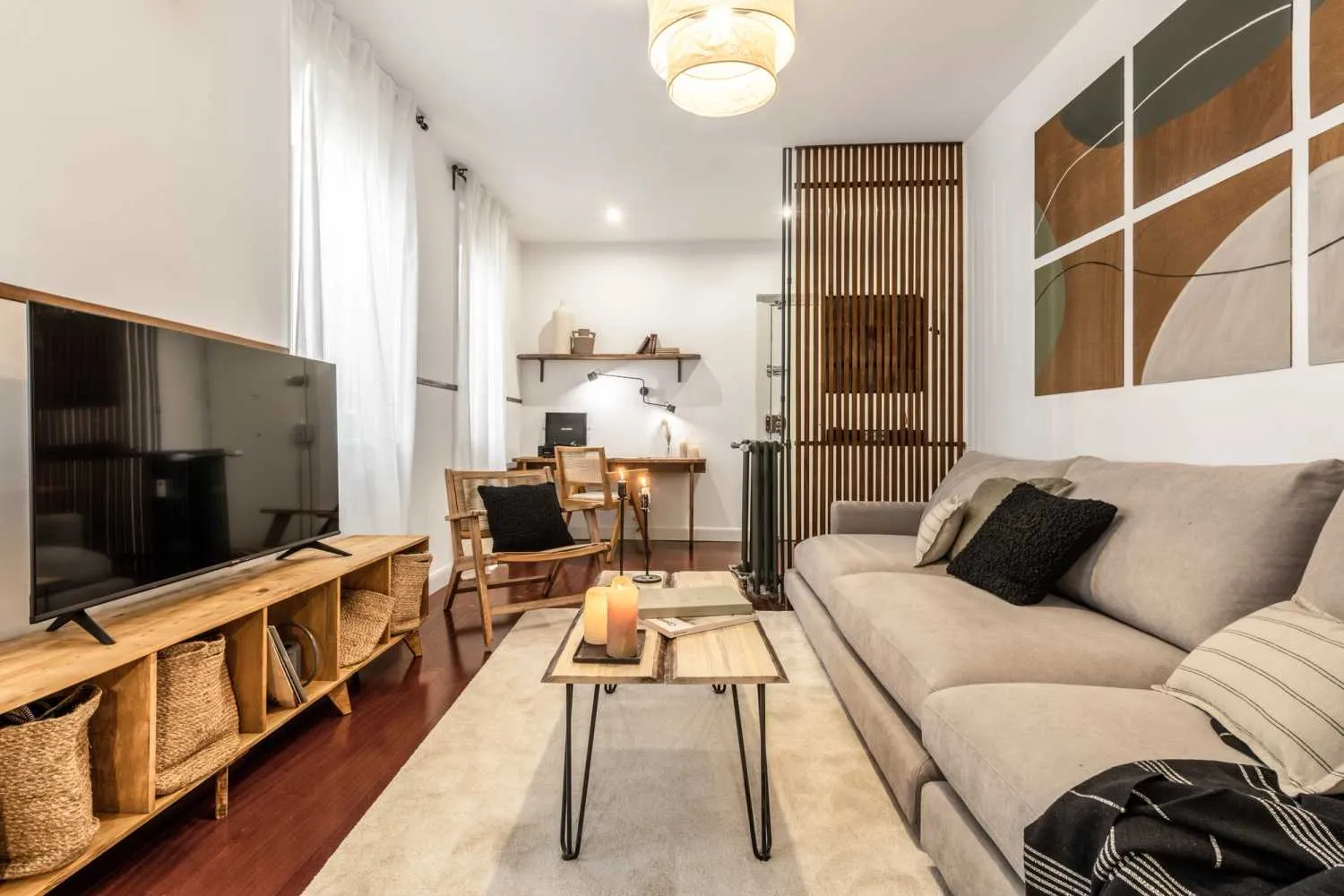 Luxurious Madrid Flat With Premium Home Office & Gigabit Internet For Remote Work #3