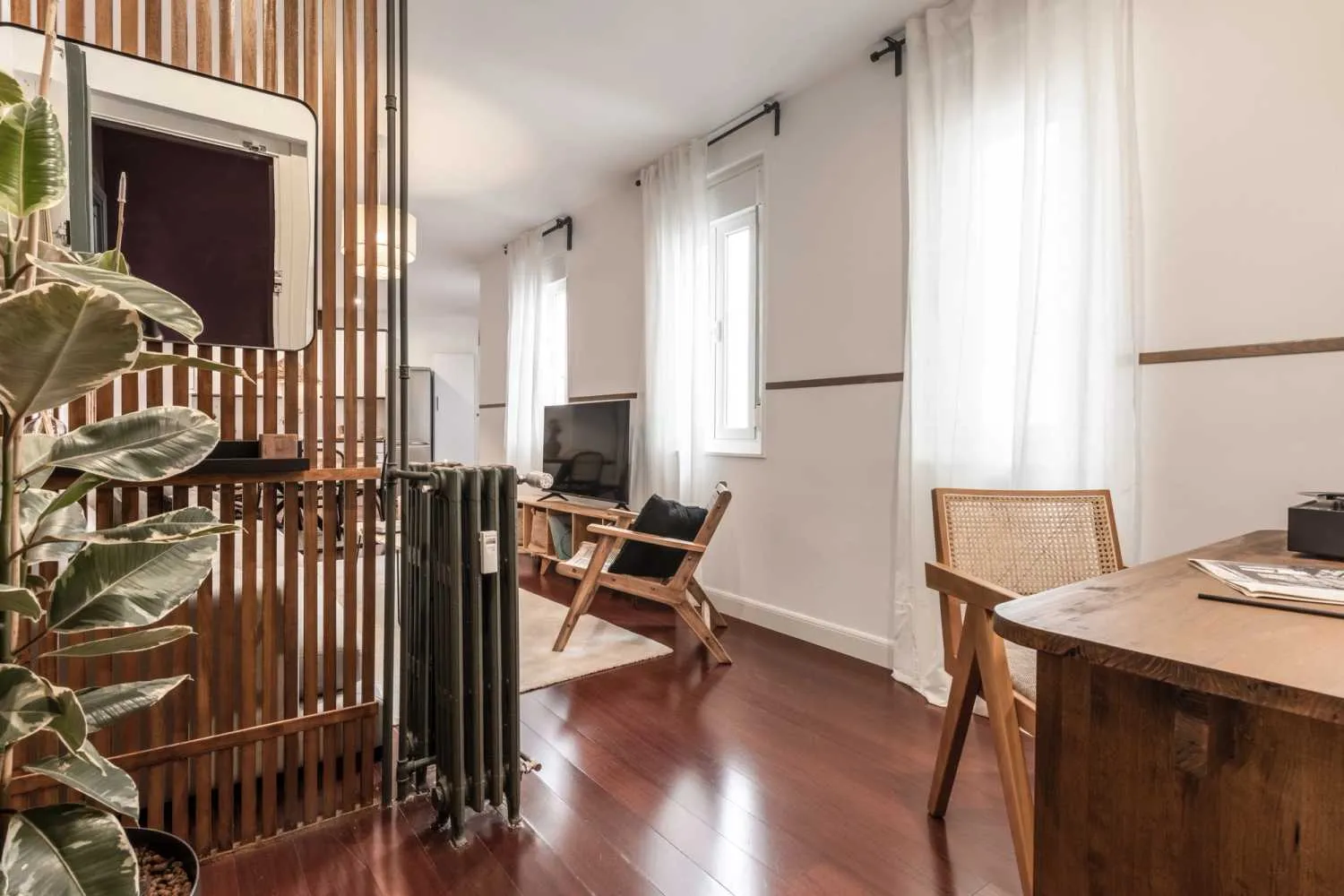 Luxurious Madrid Flat With Premium Home Office & Gigabit Internet For Remote Work #4