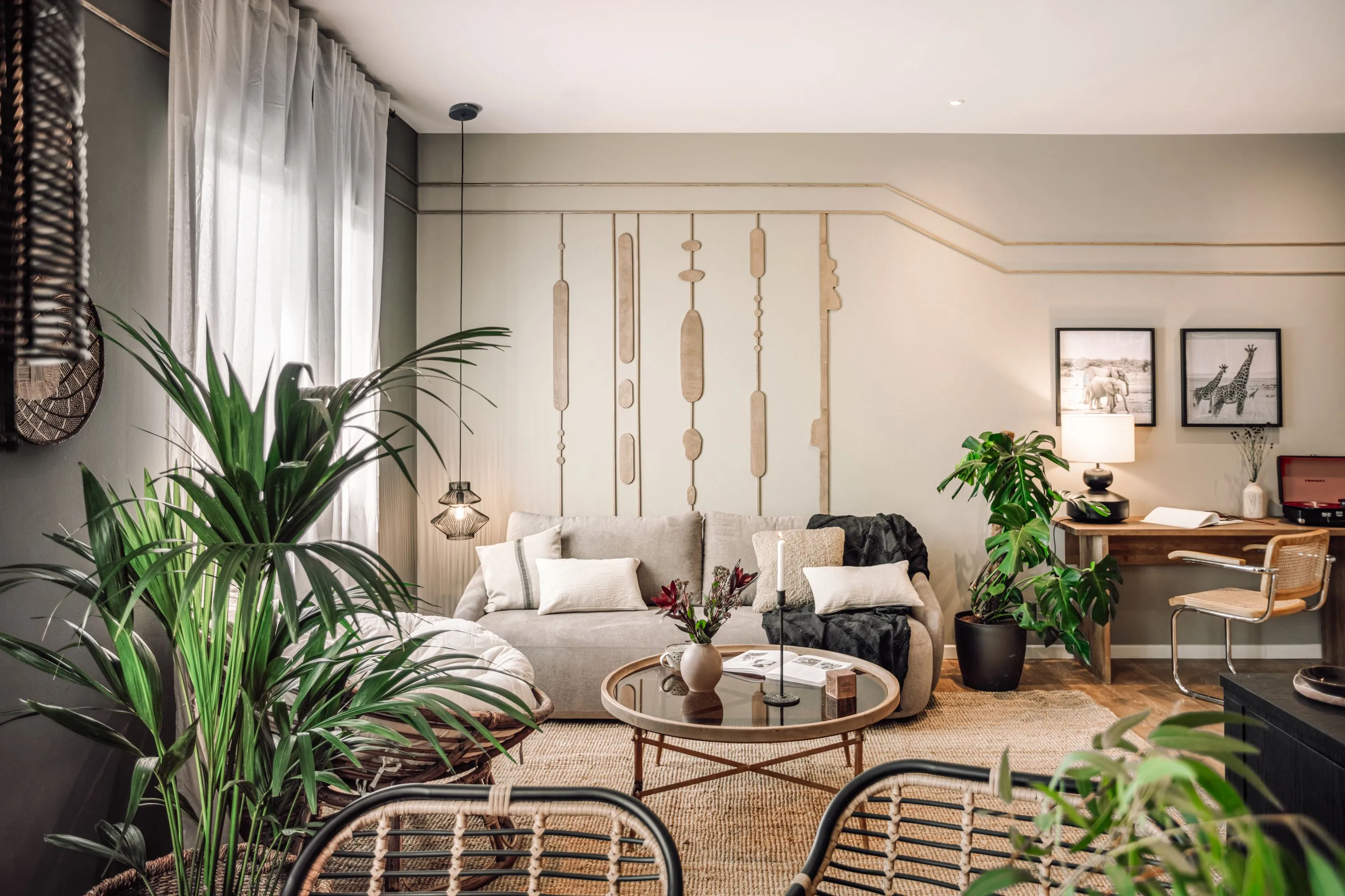 Airy Madrid Flat With Pro Home Office Setup And Modern Amenities For Remote Work #2