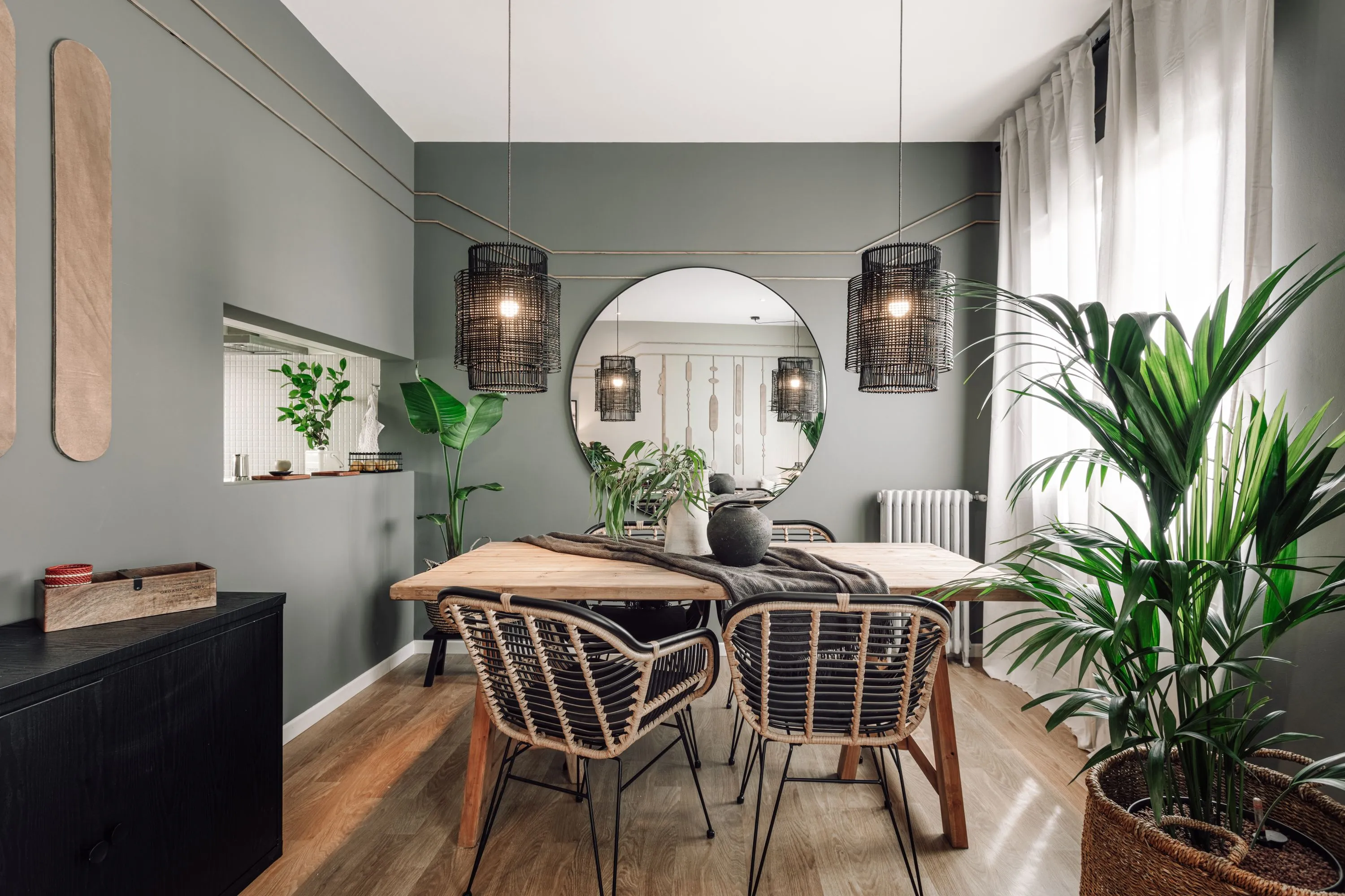Airy Madrid Flat With Pro Home Office Setup And Modern Amenities For Remote Work #5
