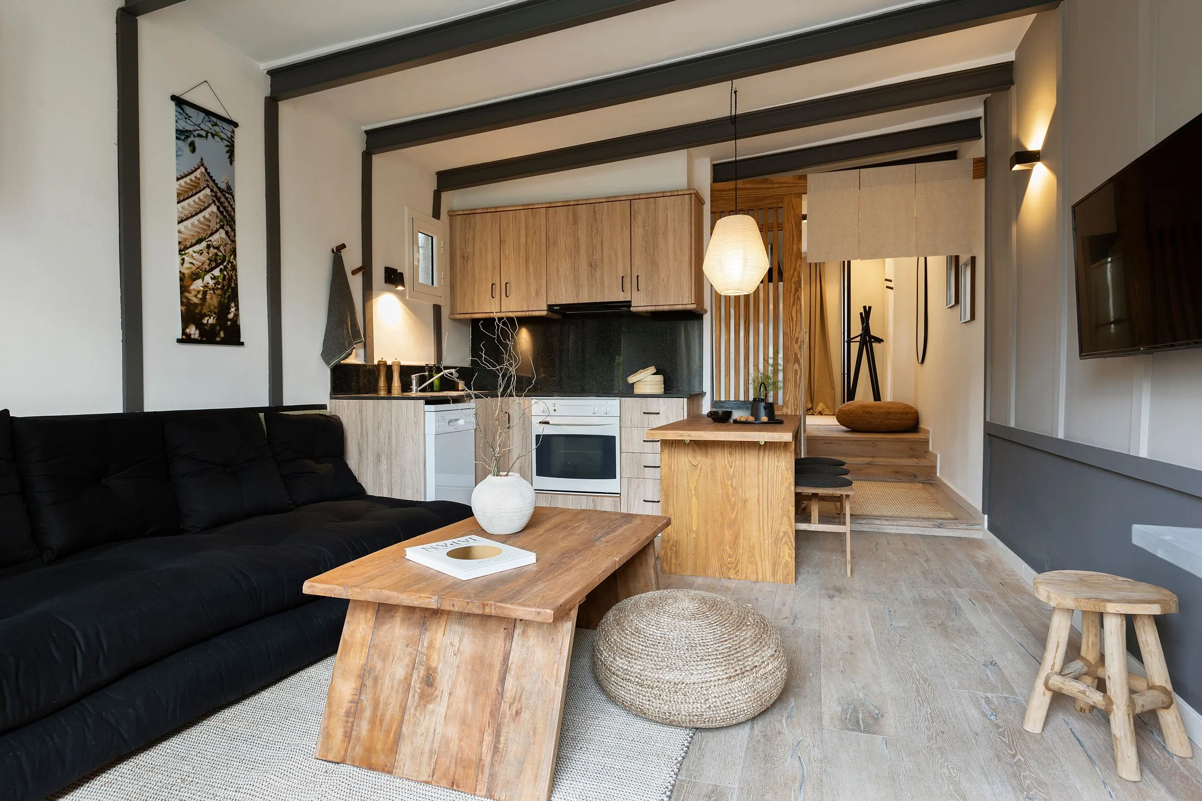 Sophisticated 50m2 Barcelona Flat With Private Office & Ultra-fast Fiber For Remote Work #2