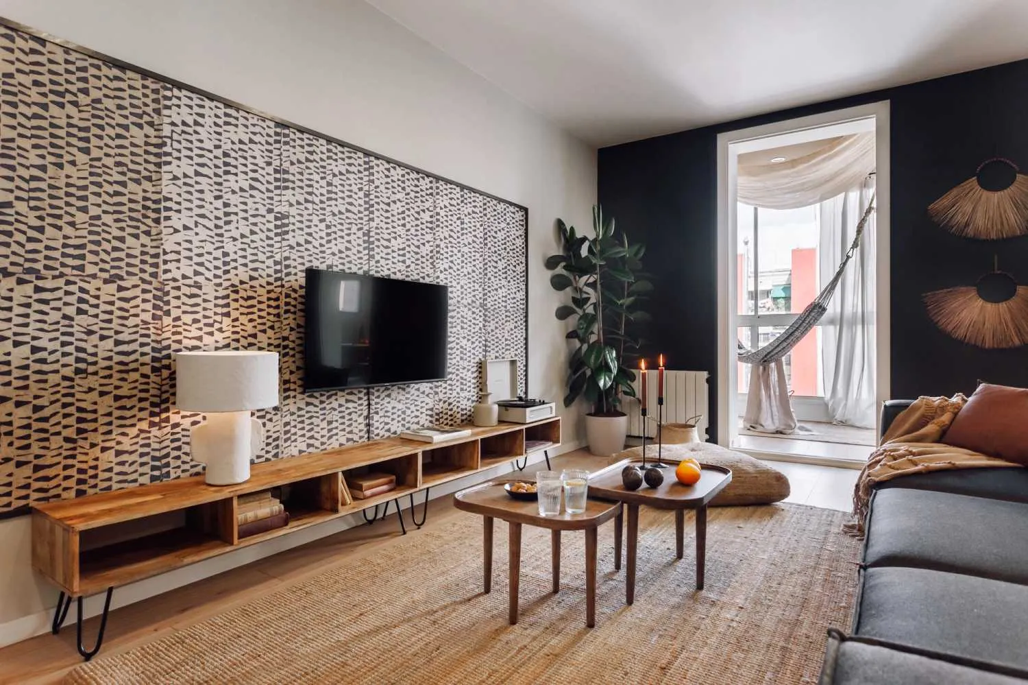 Elegant 120m2 Flat With Pro Audio, Dual Monitors & Chef's Kitchen In Barcelona #2