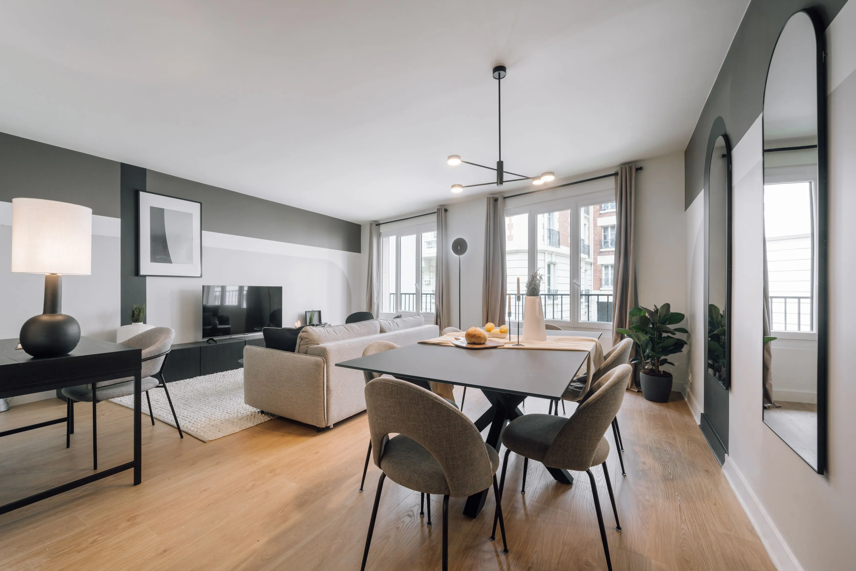 Urban Paris Flat With Private Office, Pro Monitors, And Fiber For Digital Nomads #3