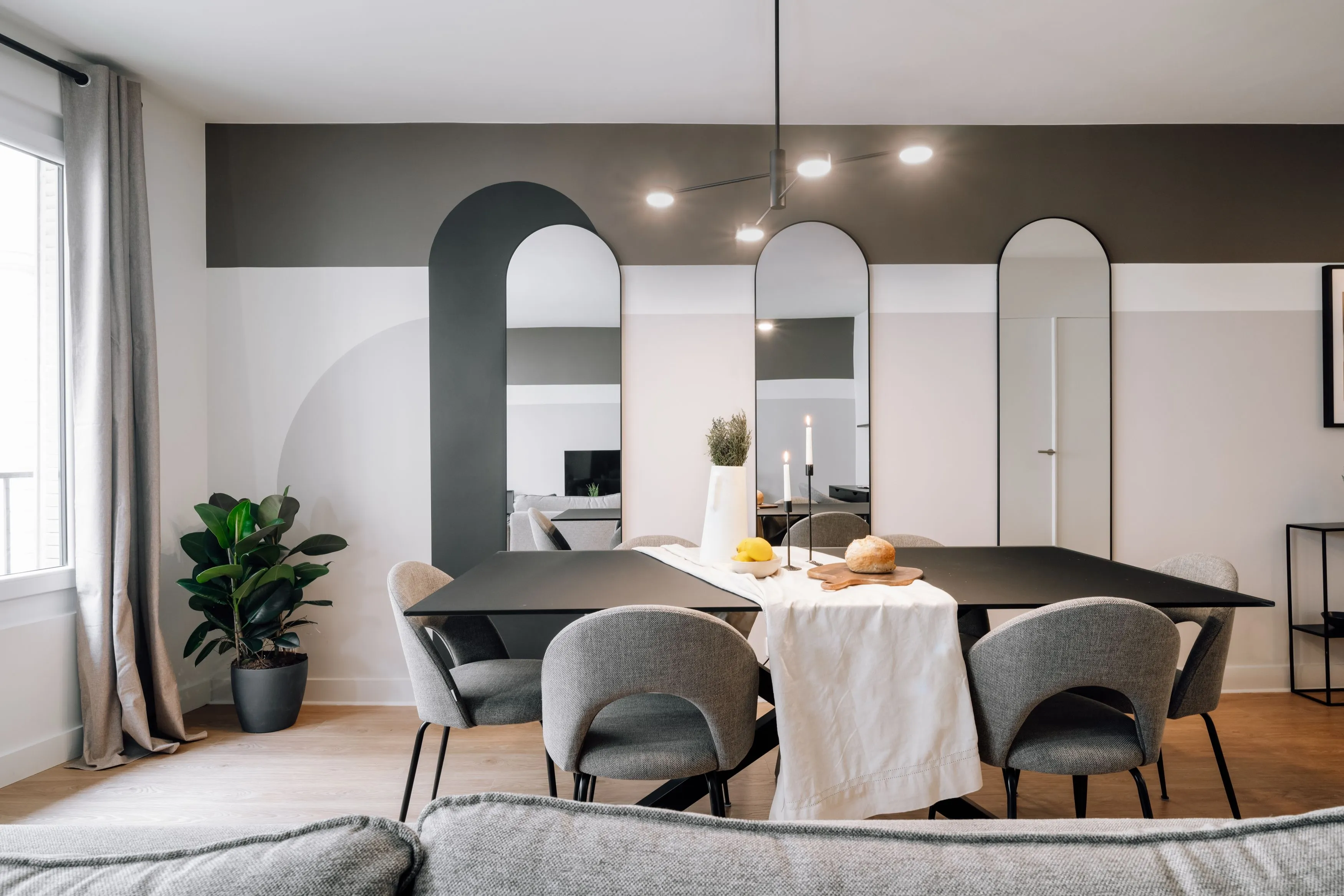 Urban Paris Flat With Private Office, Pro Monitors, And Fiber For Digital Nomads #2