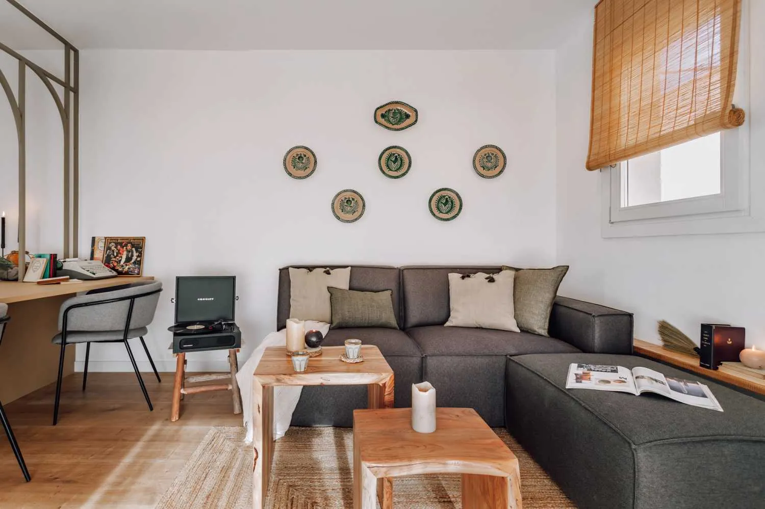 Spacious Barcelona Flat With Pro Workspace & Streaming Setup In Prime Location #3