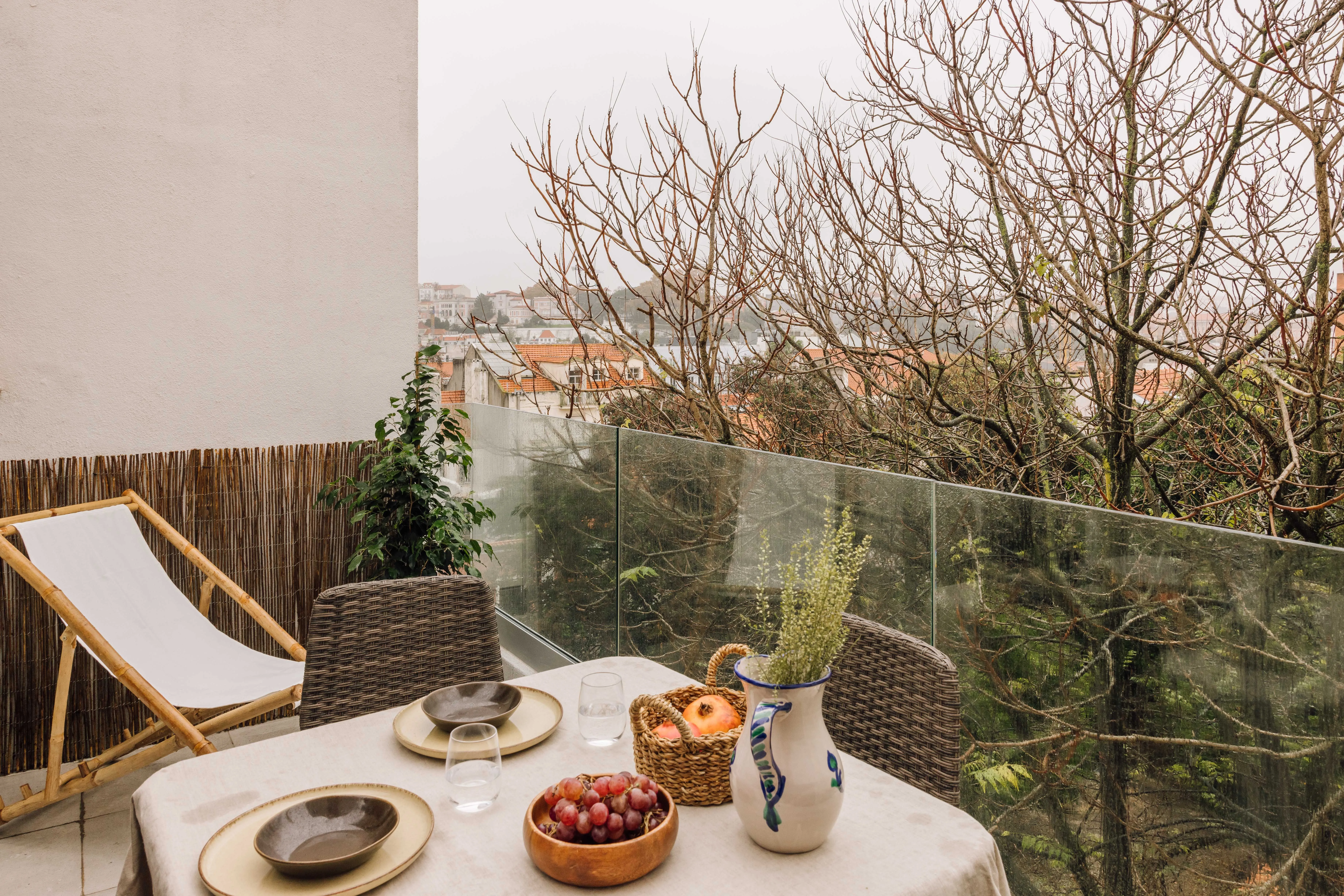 Sophisticated Lisbon Flat With Gigabit Internet & Pro Remote Work Setup #2