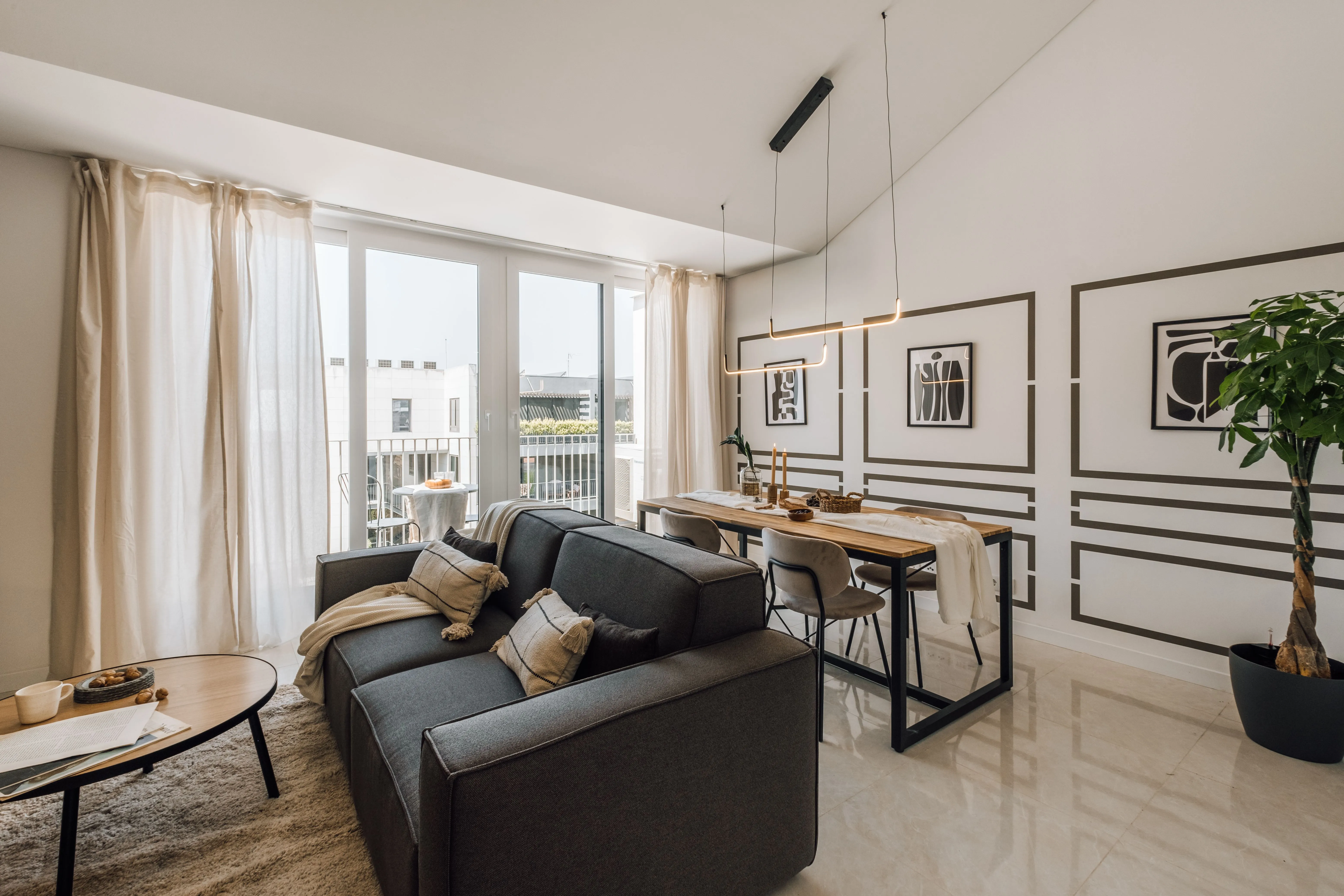 Curated Lisbon Flat With Pro Home Office & Gigabit Internet For Digital Nomads #3