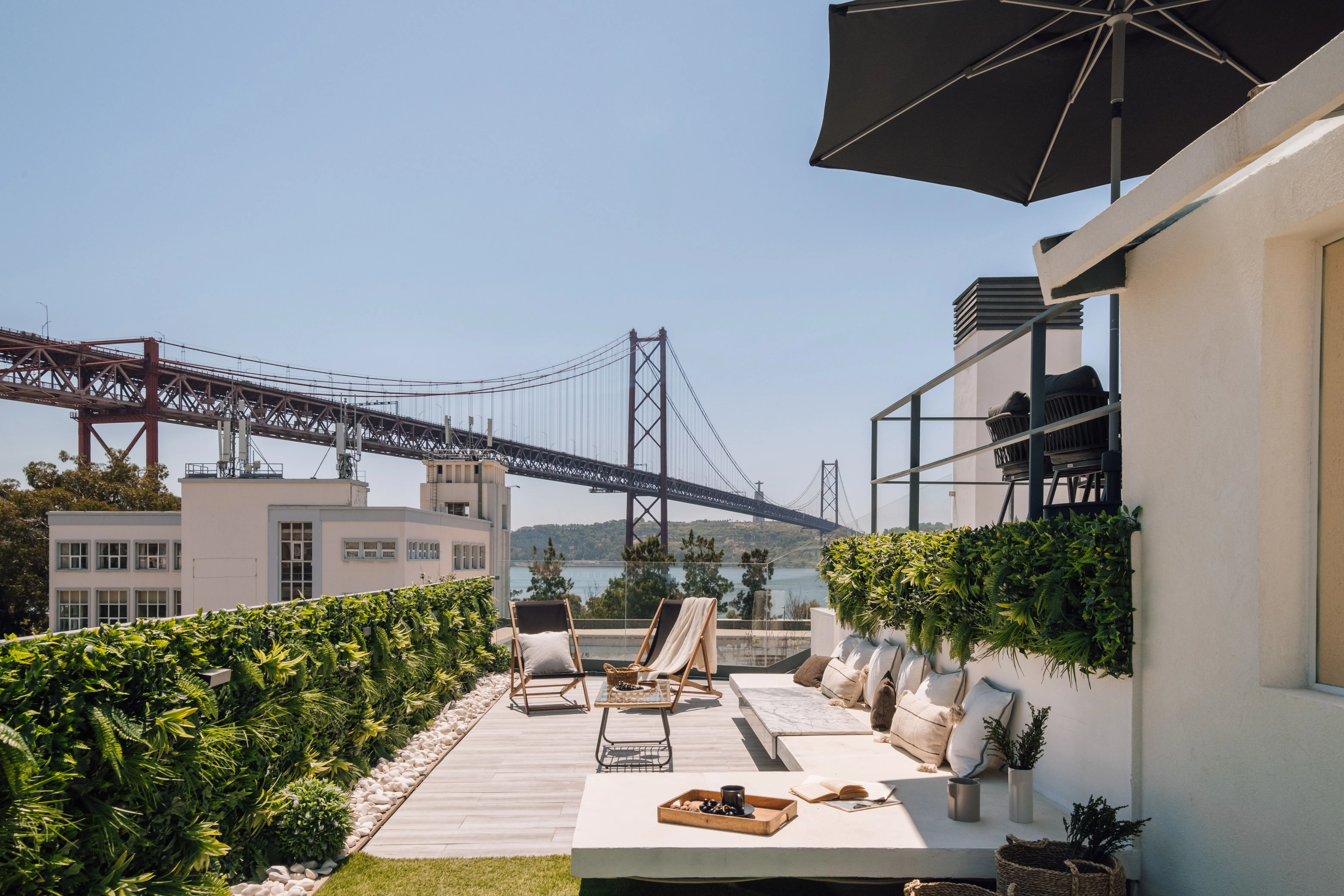 Curated Lisbon Flat With Pro Home Office & Gigabit Internet For Digital Nomads #4