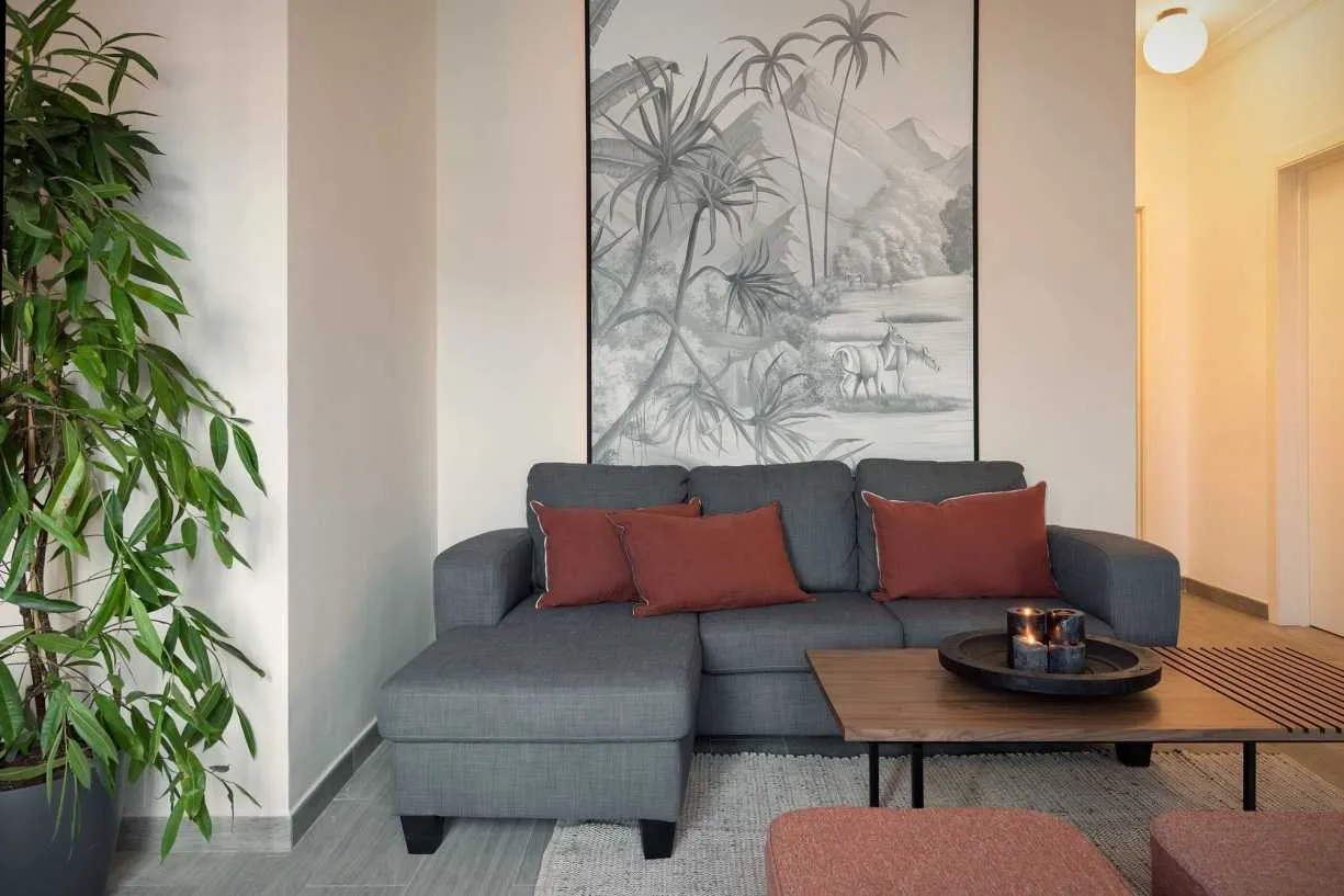 Elegant Barcelona Apartment With Premium Home Office Setup And Fast Wifi For Remote Work #5