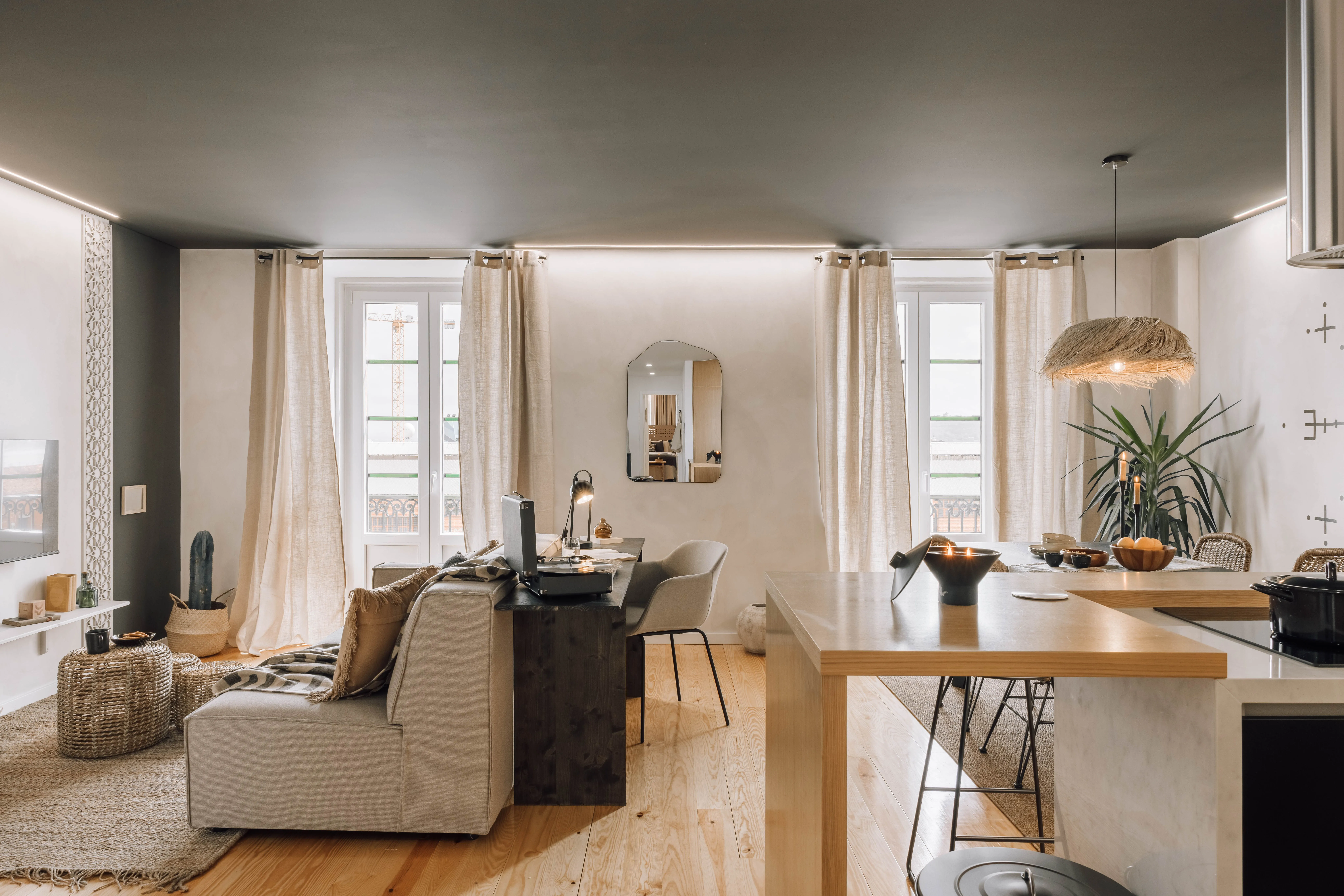 Airy Lisbon Flat With Gigabit Internet And Pro Workspace For Digital Nomads #3