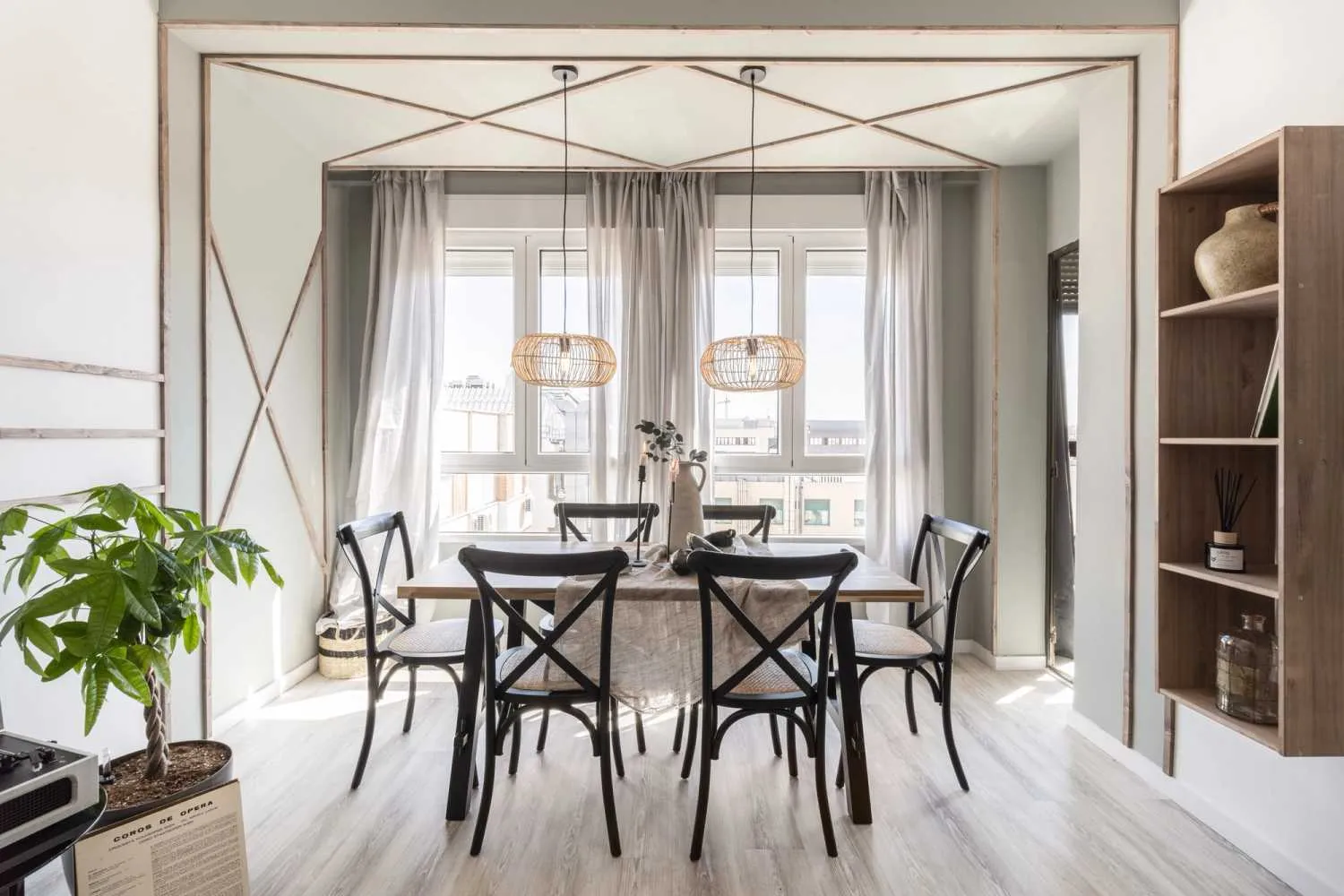 Upscale Madrid Flat With Pro Workspace & Modern Kitchen For Remote Work Success #3