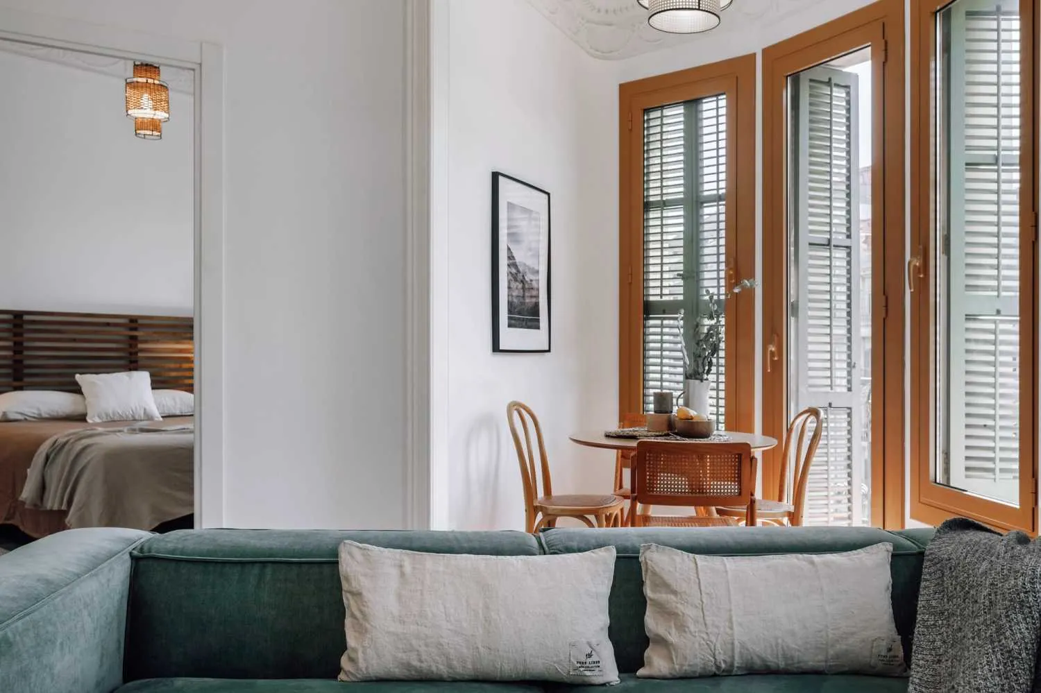 Upscale Barcelona Flat With Pro Monitors & Streaming Setup For Digital Nomads #3