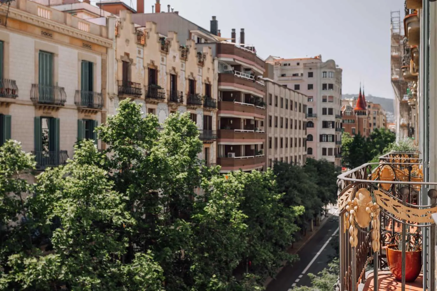 Upscale Barcelona Flat With Pro Monitors & Streaming Setup For Digital Nomads #5