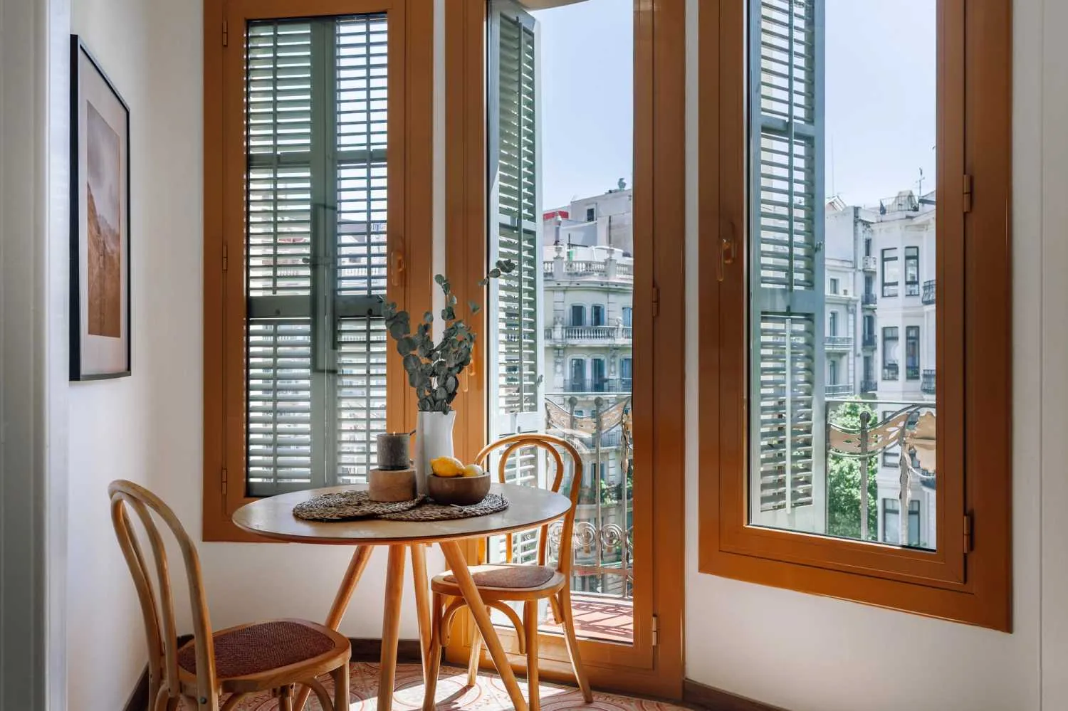 Upscale Barcelona Flat With Pro Monitors & Streaming Setup For Digital Nomads #4
