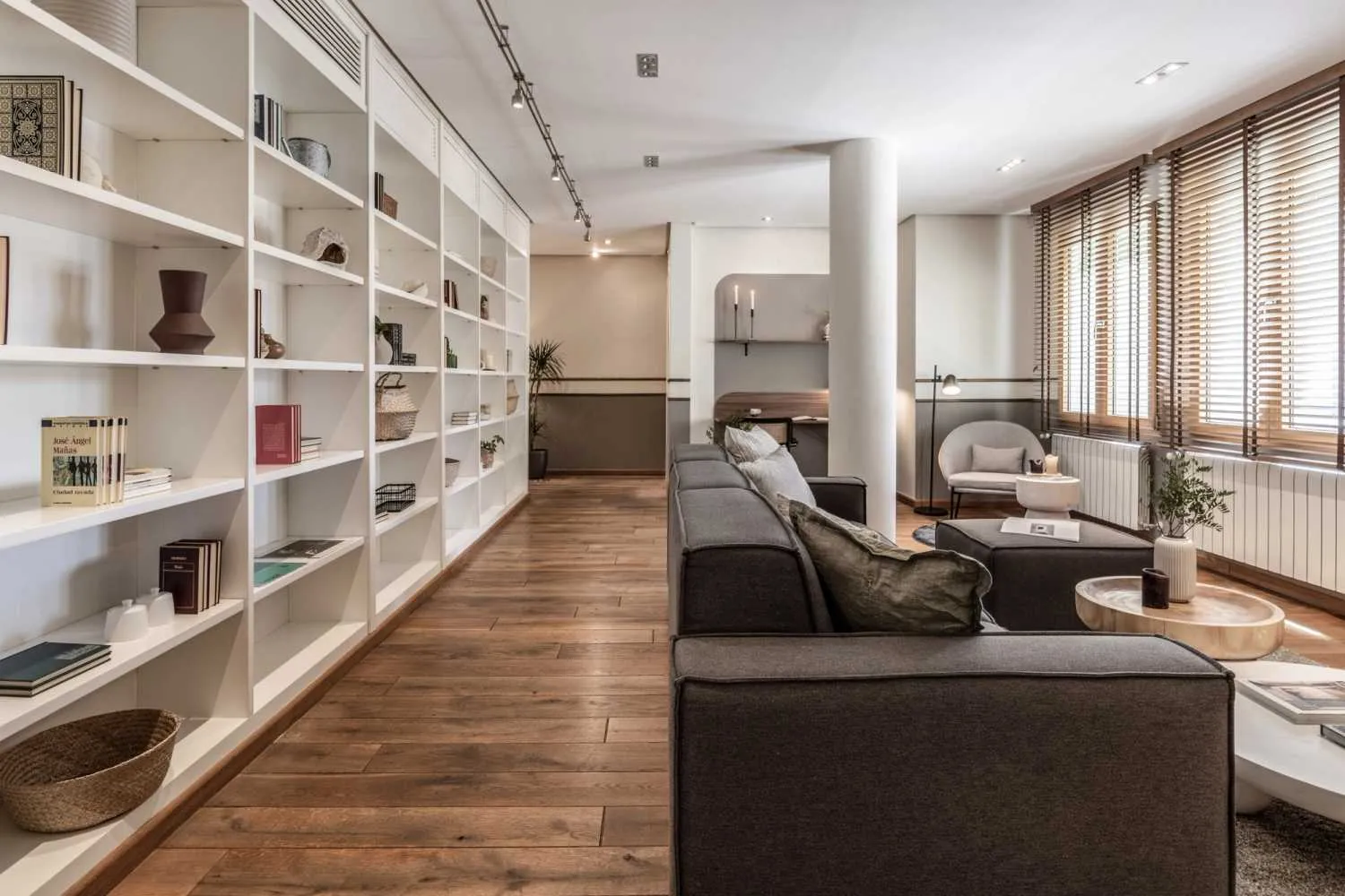 Elegant Sky Home In Madrid With Premium Remote Work Setup And Expansive Living Space #3