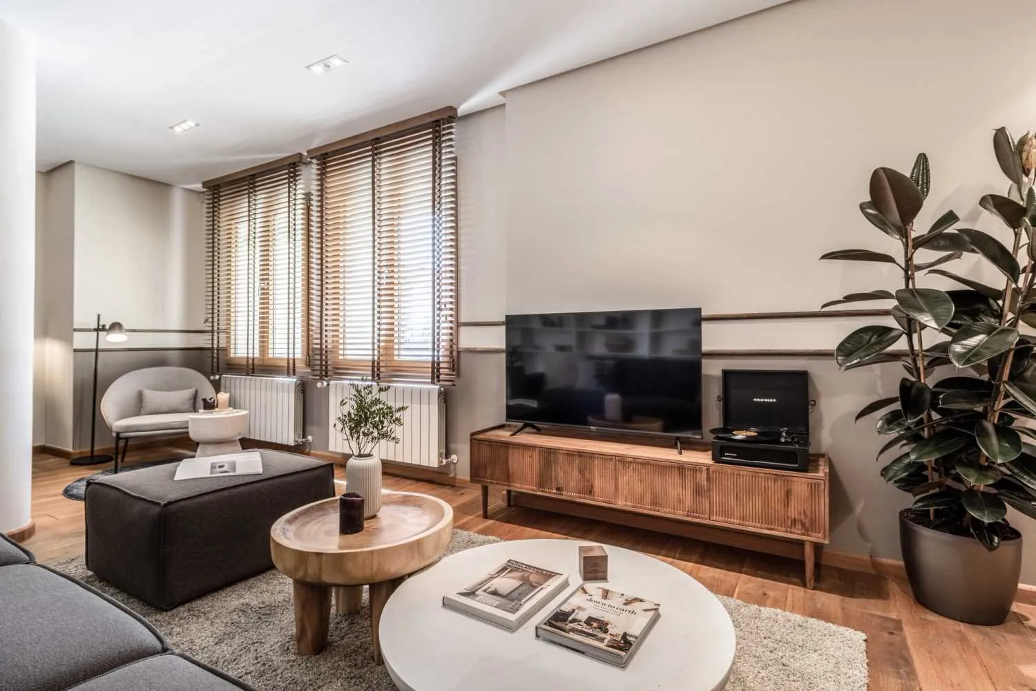 Elegant Sky Home In Madrid With Premium Remote Work Setup And Expansive Living Space #4