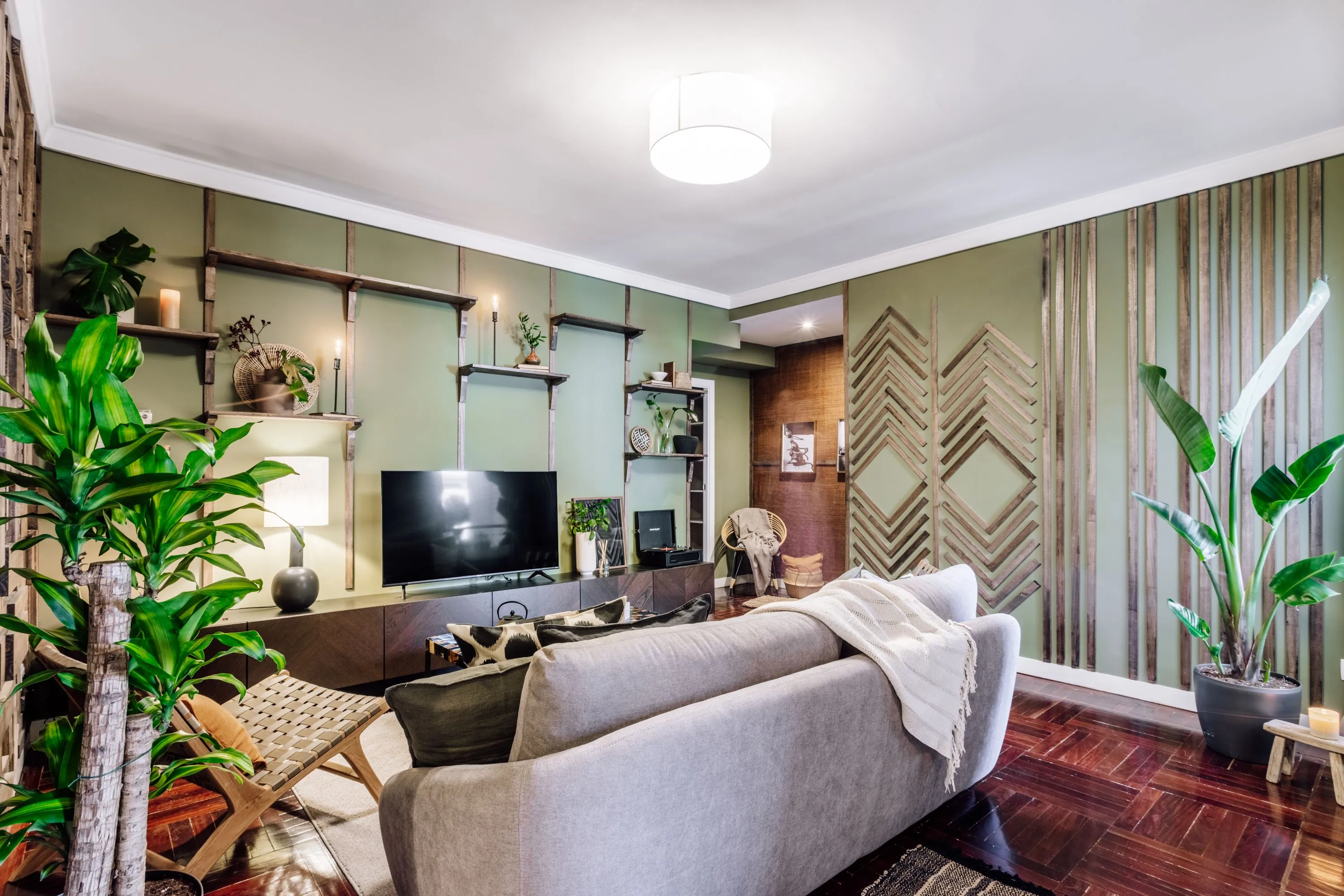 Impressive Madrid Flat With Gigabit Internet & Pro Home Office Setup For Remote Work #4