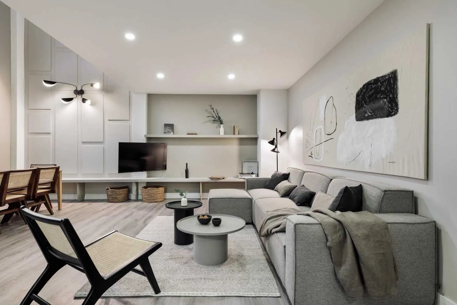 Vast Barcelona Flat With Dedicated Office & Gigabit Internet For Digital Nomads #3