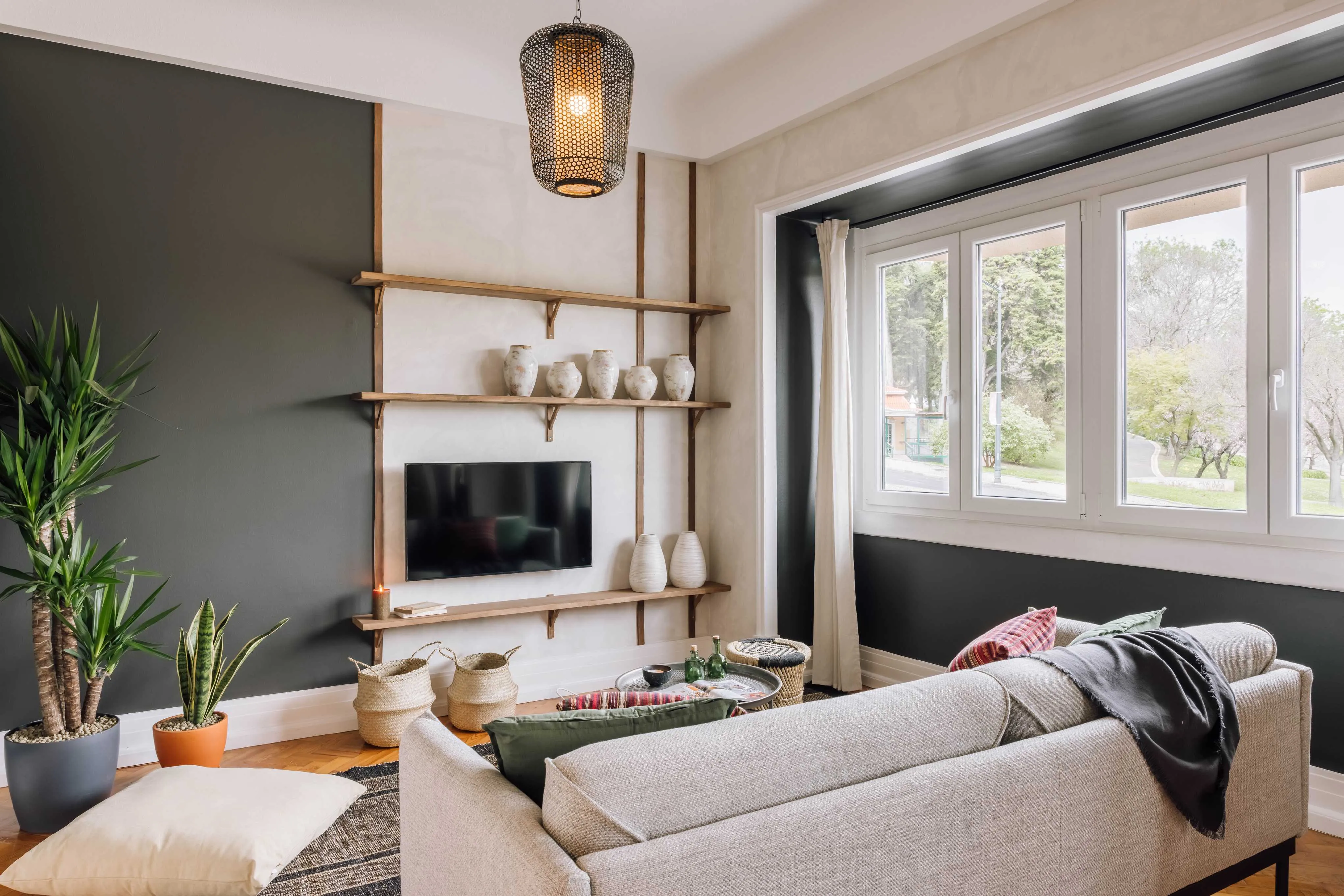 Impressive Lisbon Flat With Pro Workspace & Streaming Setup For Digital Nomads #3