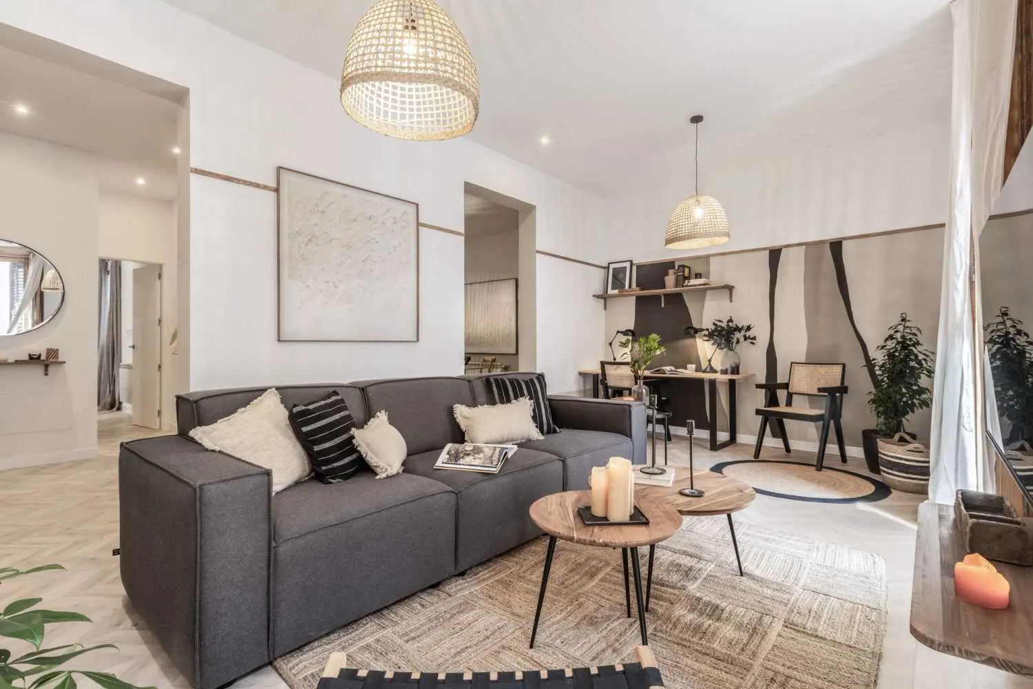 Elegant Madrid Flat With High-speed Fiber & Professional Home Office Setup #4