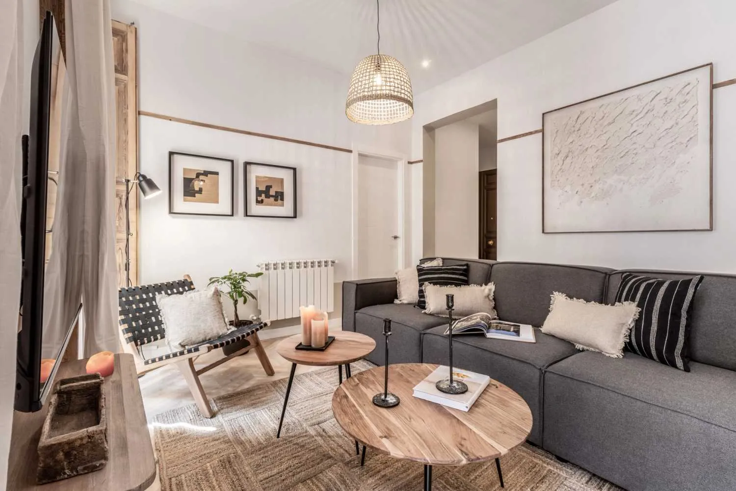 Elegant Madrid Flat With High-speed Fiber & Professional Home Office Setup #3
