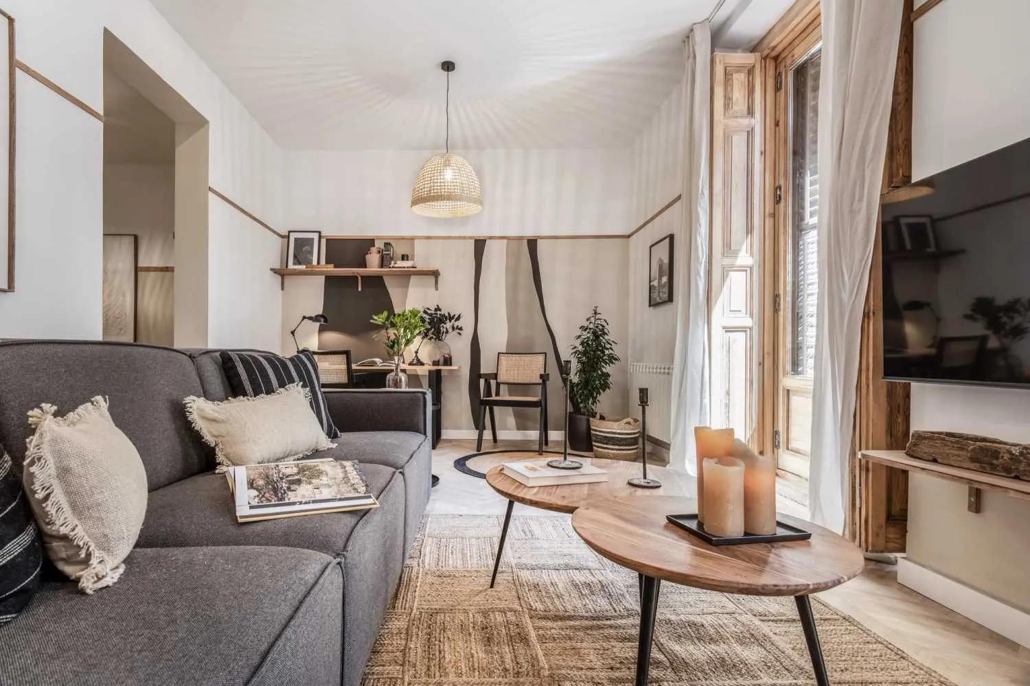 Elegant Madrid Flat With High-speed Fiber & Professional Home Office Setup #5