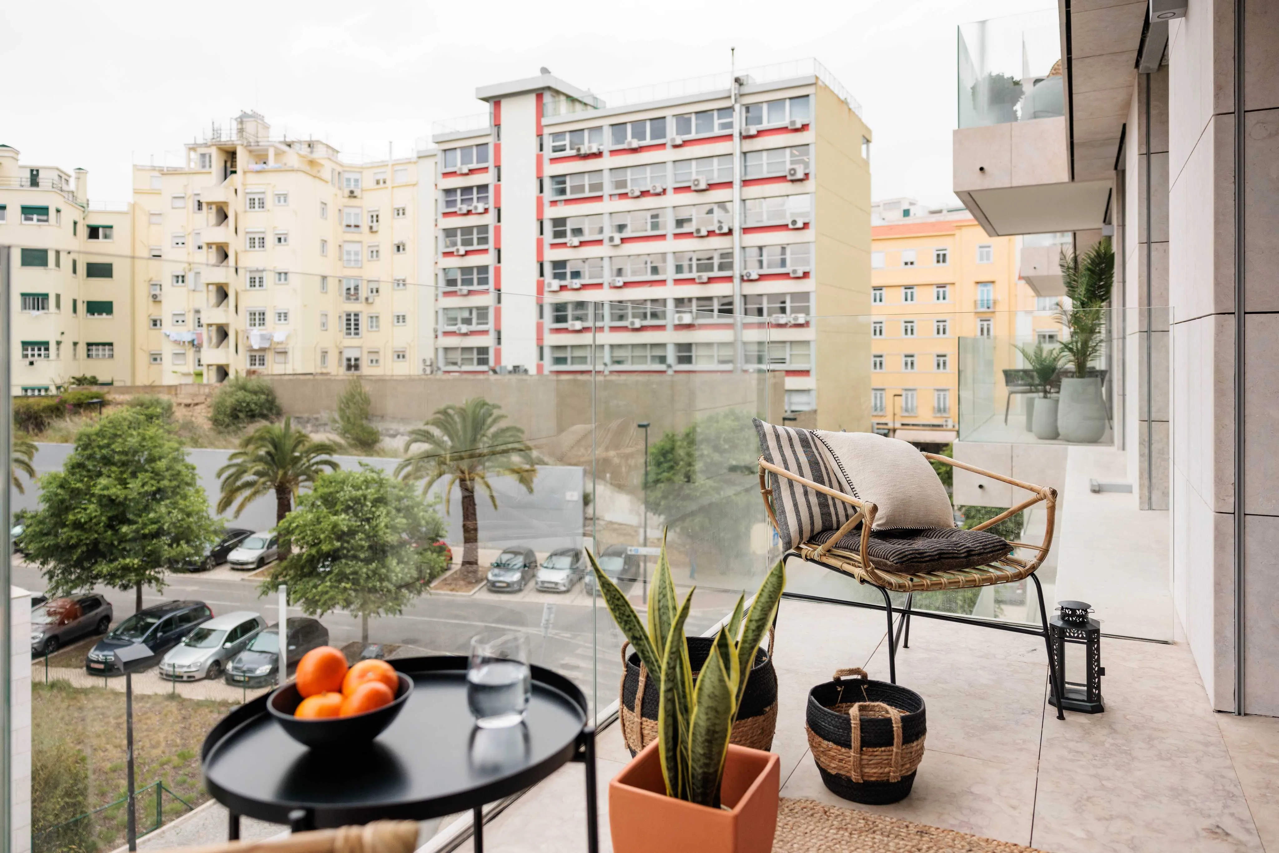 Spacious Lisbon Flat With Gigabit Internet & Ergonomic Setup For Remote Work #3