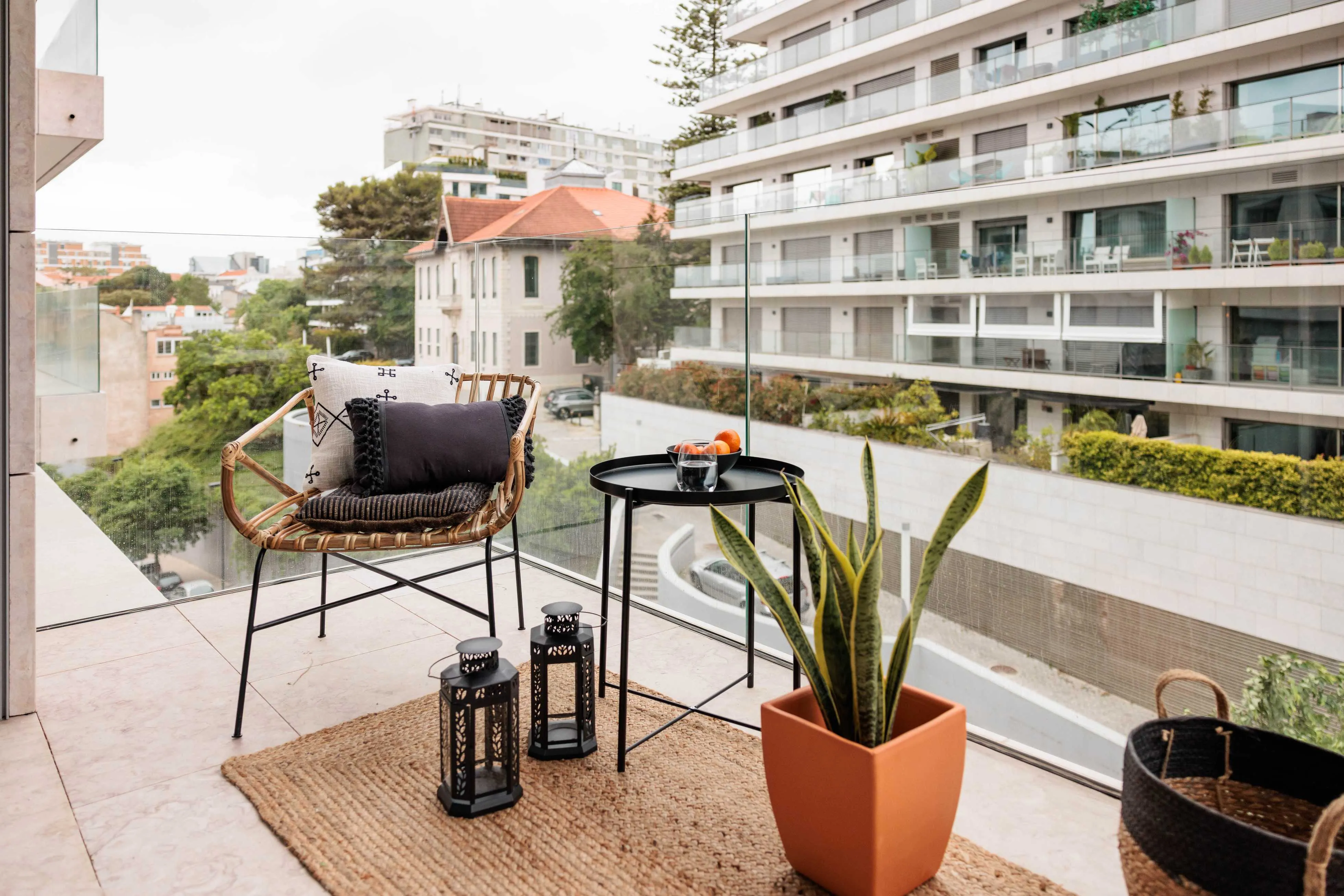 Spacious Lisbon Flat With Gigabit Internet & Ergonomic Setup For Remote Work #2