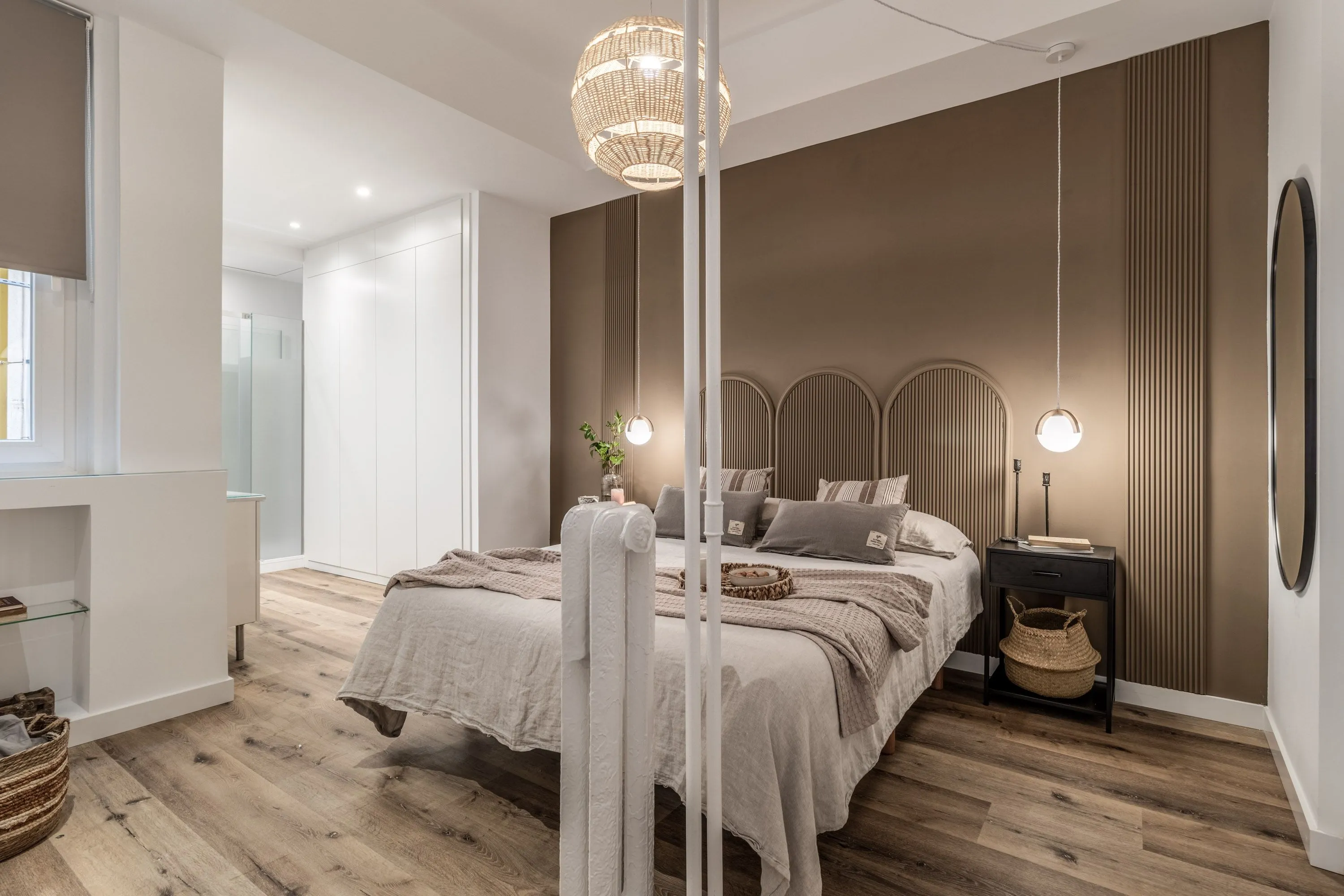 Sleek Madrid Flat With High-speed Fiber, Dual Monitors & Streaming Setup For Digital Nomads #5