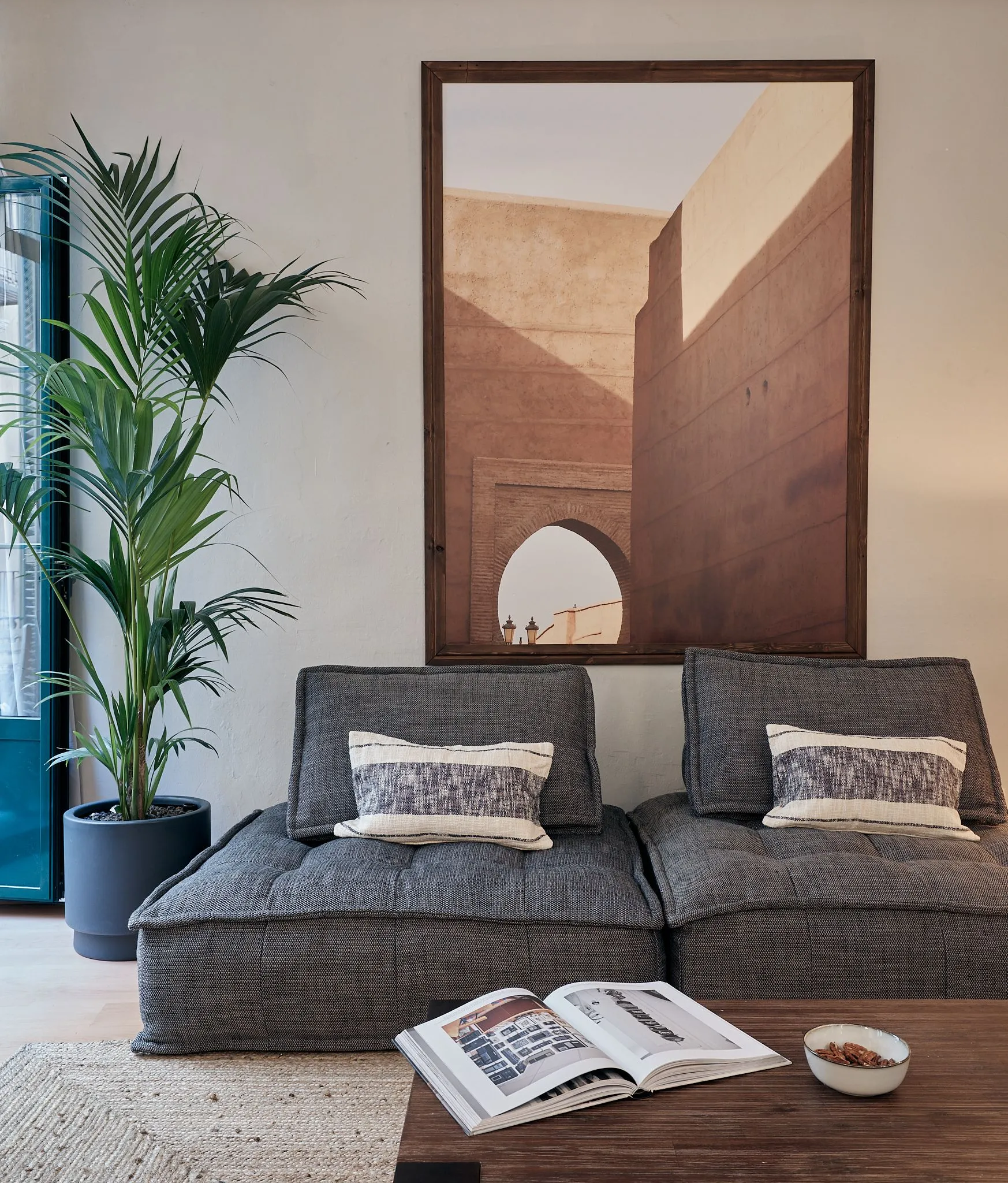Spacious Barcelona Flat With Gigabit Internet, External Displays & Modern Kitchen #2