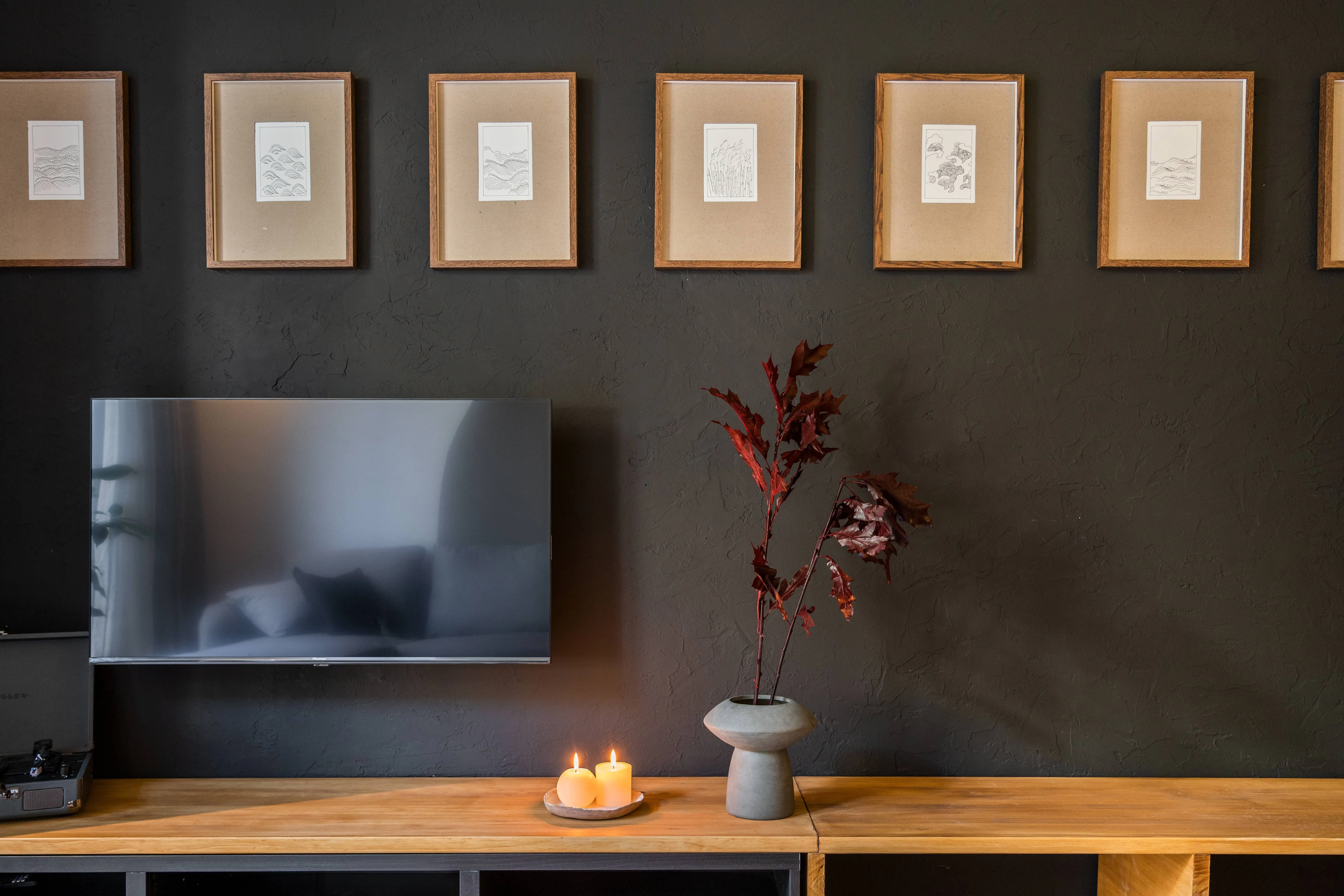 Contemporary Madrid Flat With Gigabit Internet & Dual Monitors For Remote Work Efficiency #3
