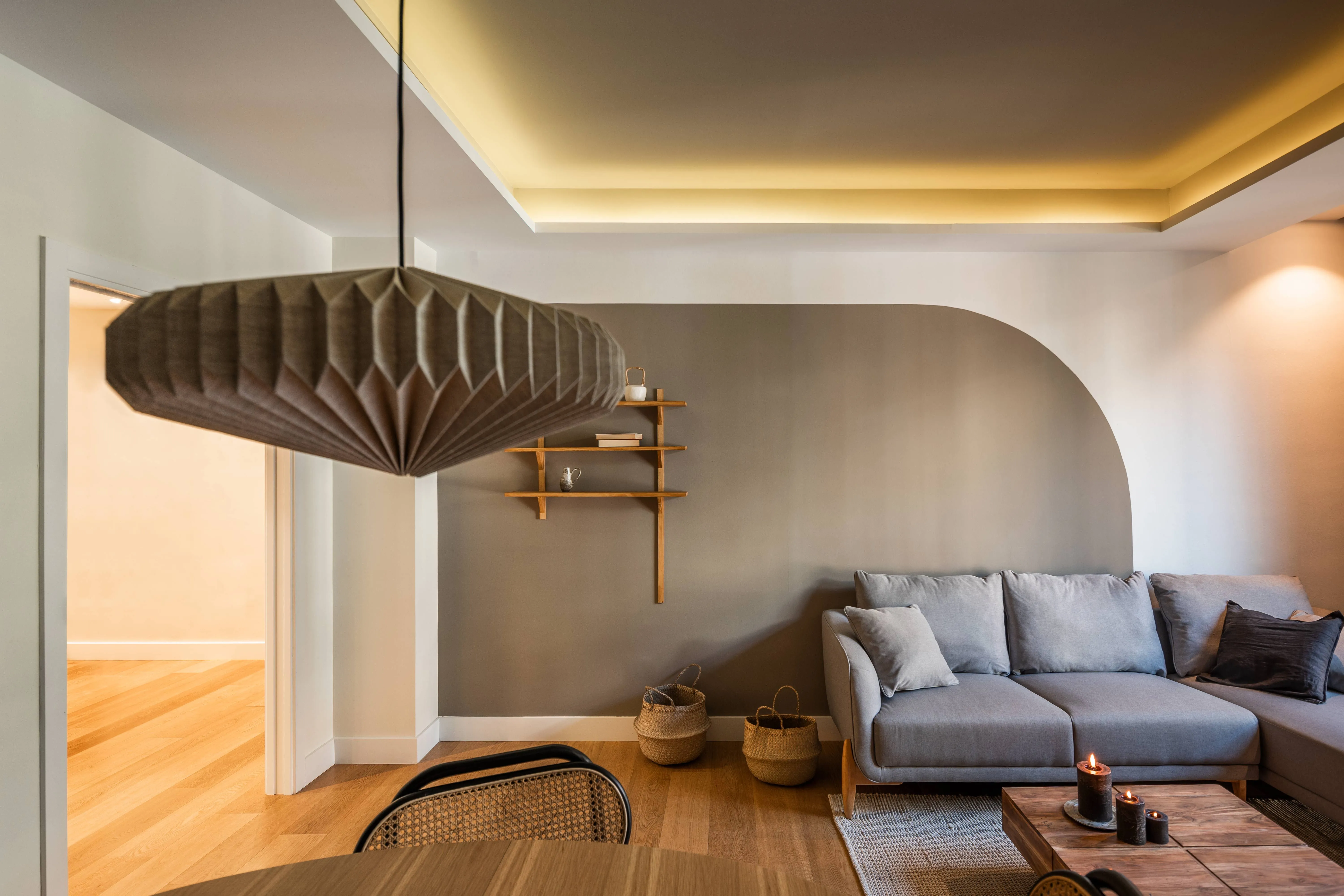 Contemporary Madrid Flat With Gigabit Internet & Dual Monitors For Remote Work Efficiency #4