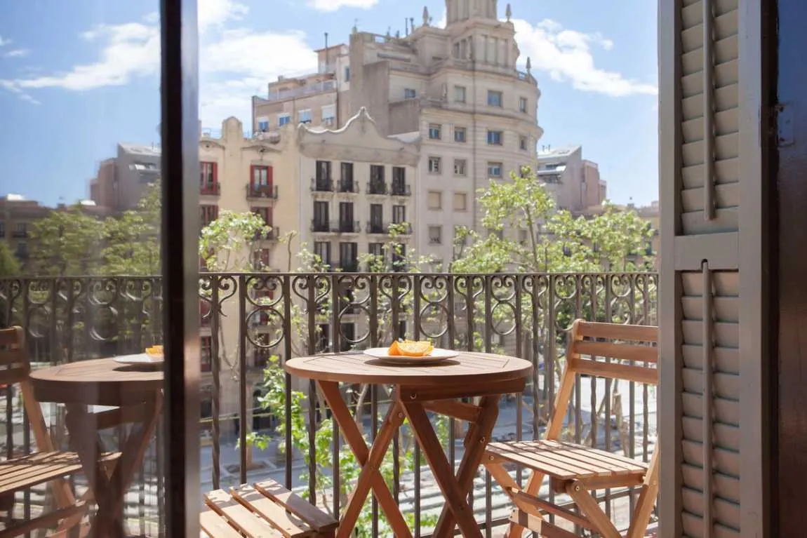 Luxurious Barcelona Flat With High-speed Internet & Pro Home Office, 2br, Full Kitchen #3