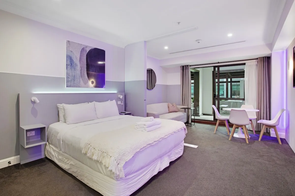 Curated Compact Studio With Dedicated Work Nook For Digital Nomads - Auckland