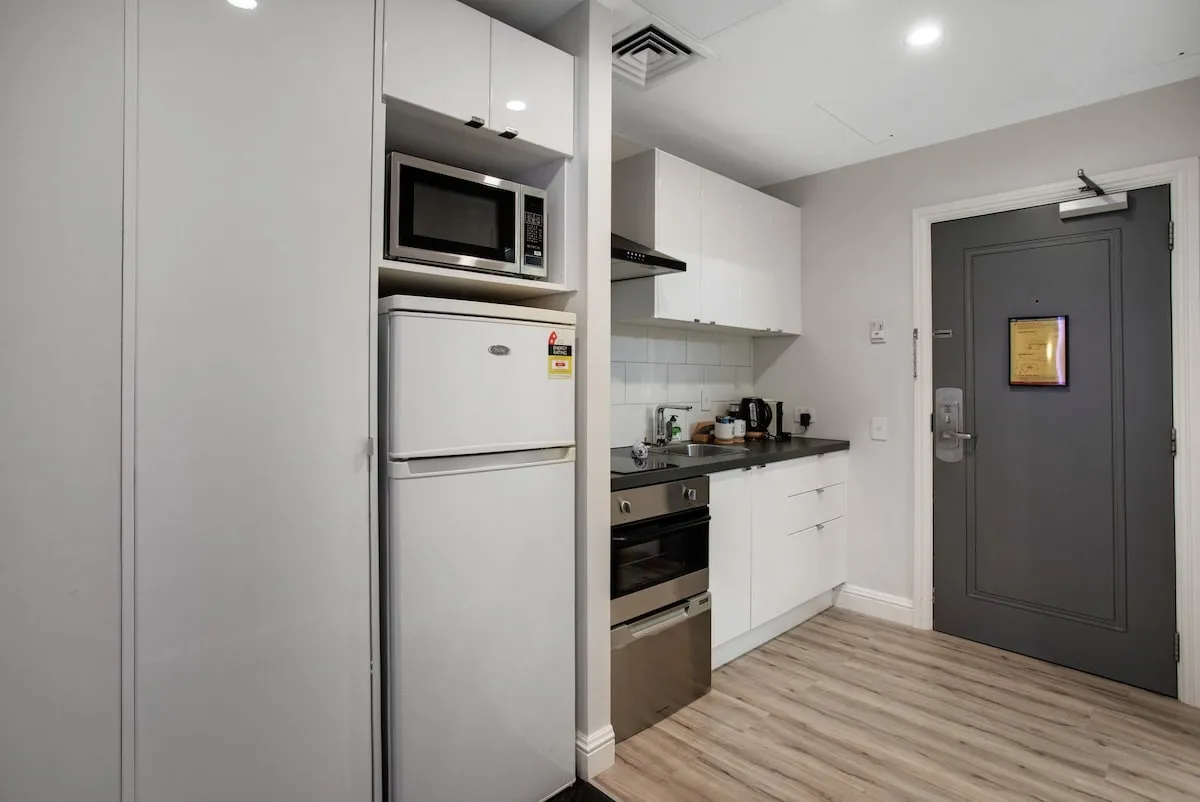 Curated Compact Studio With Dedicated Work Nook For Digital Nomads - Auckland #4