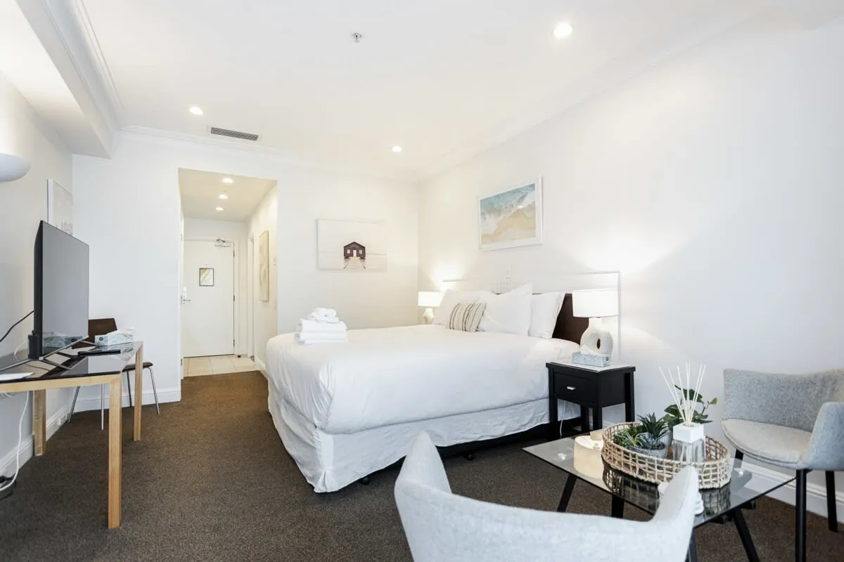 Chic Design Studio - Cozy Home Office & Digital Nomad Setup In Auckland