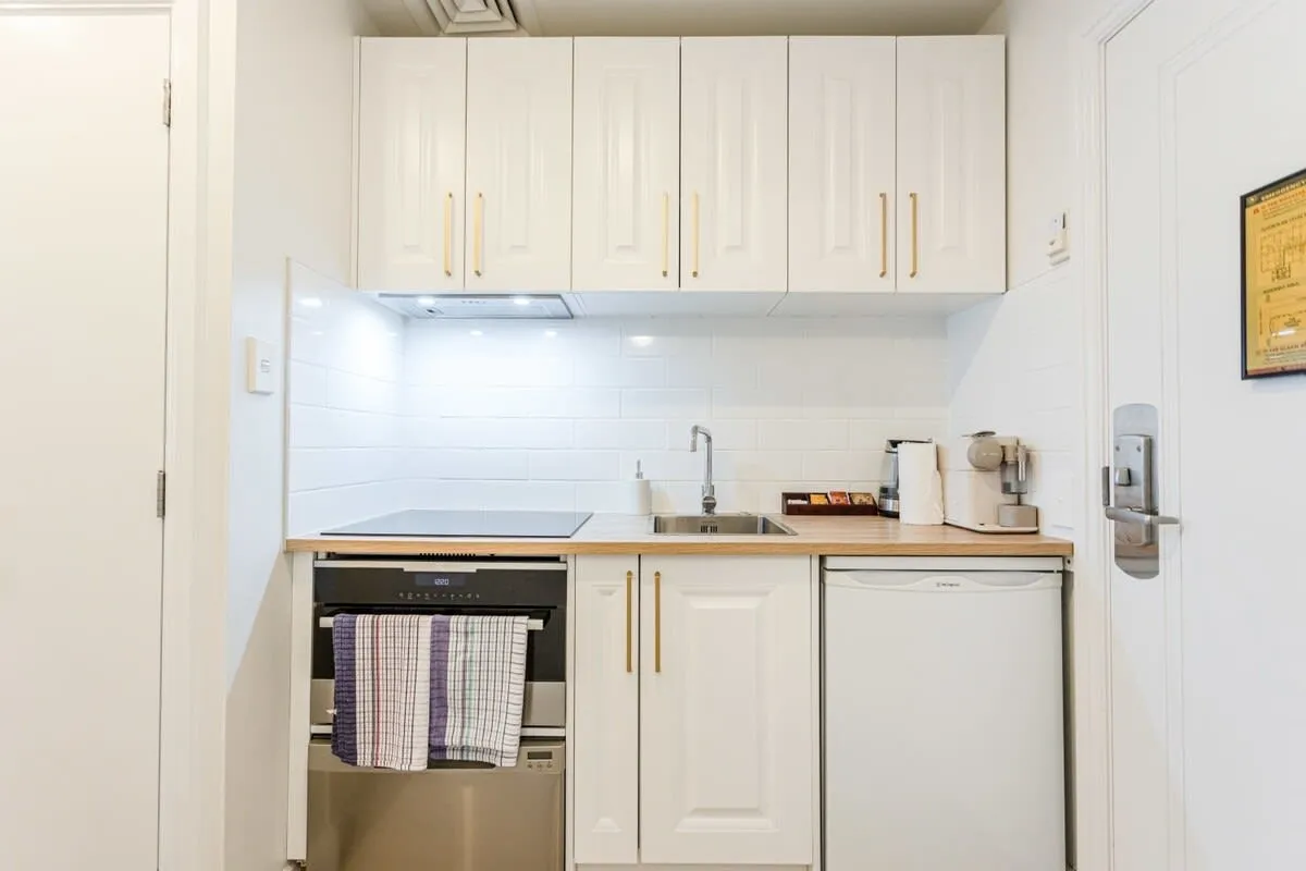 Chic Design Studio - Cozy Home Office & Digital Nomad Setup In Auckland #2