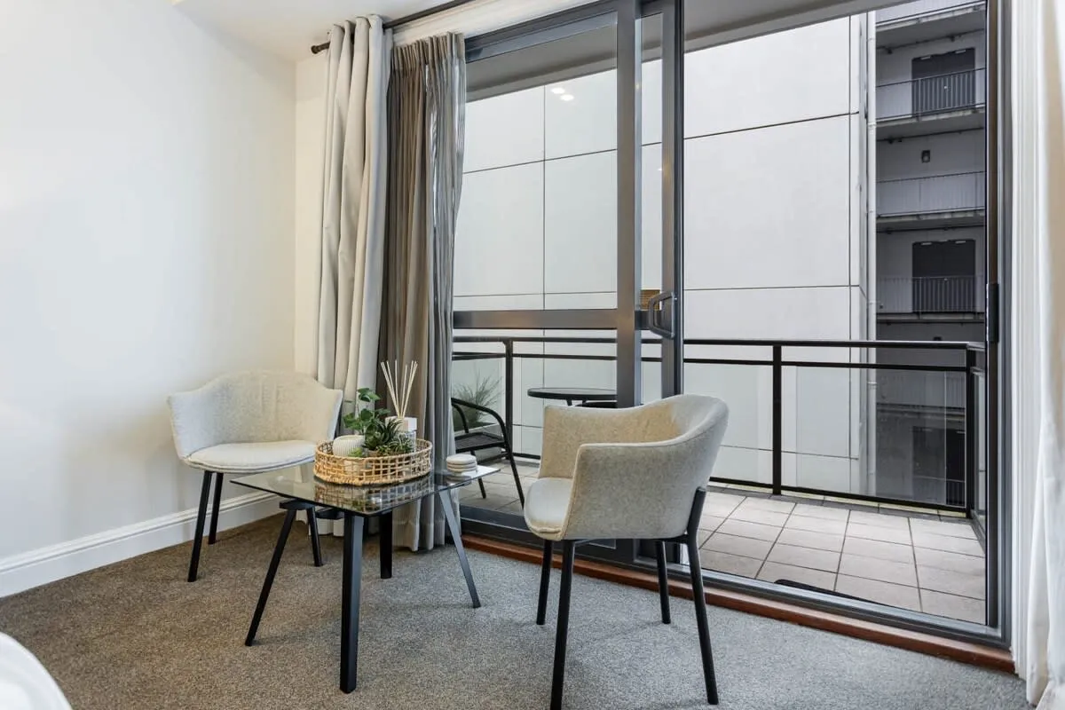 Chic Design Studio - Cozy Home Office & Digital Nomad Setup In Auckland #3