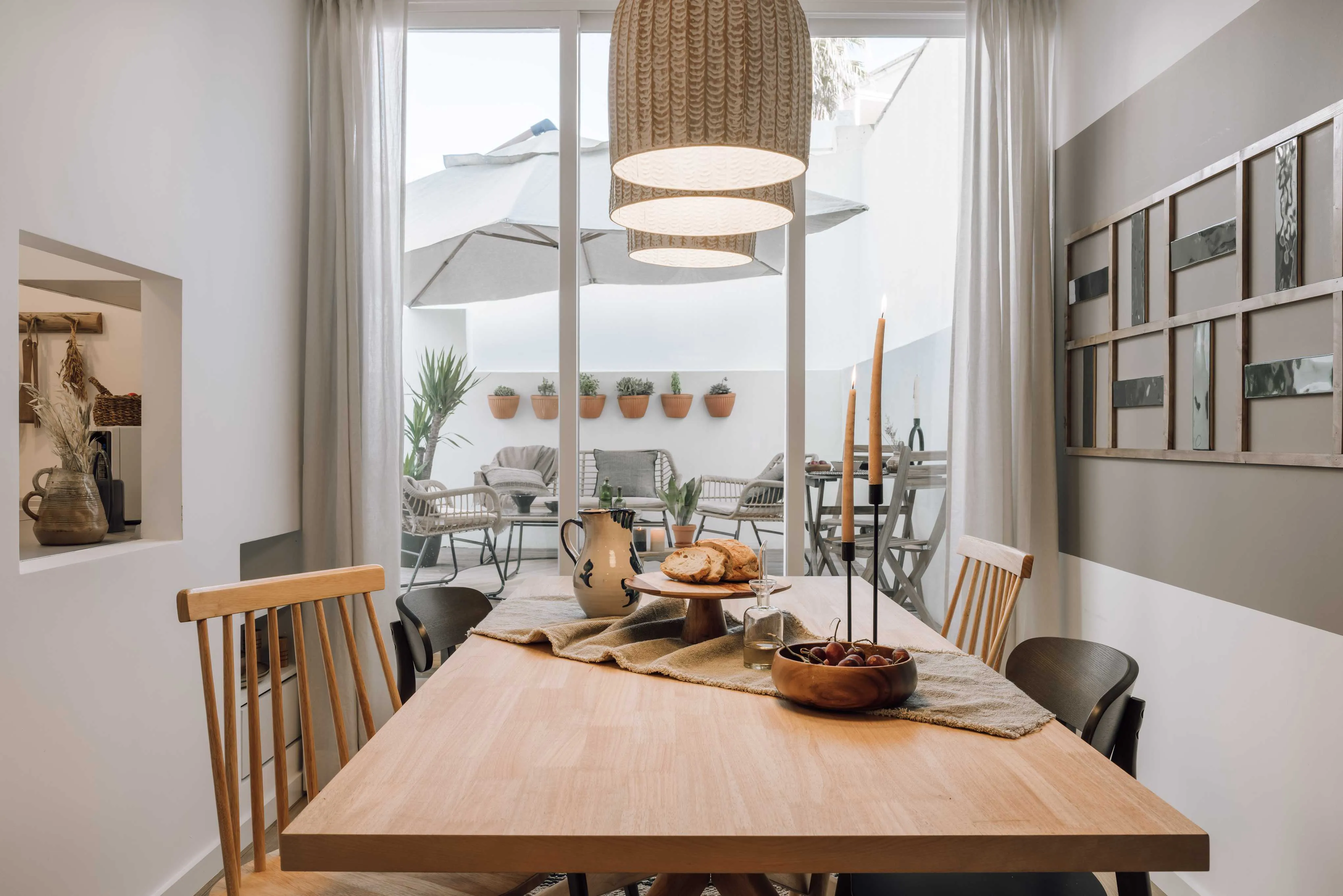 Airy Lisbon Flat With Pro Workstation & High-speed Fiber For Remote Professionals #4