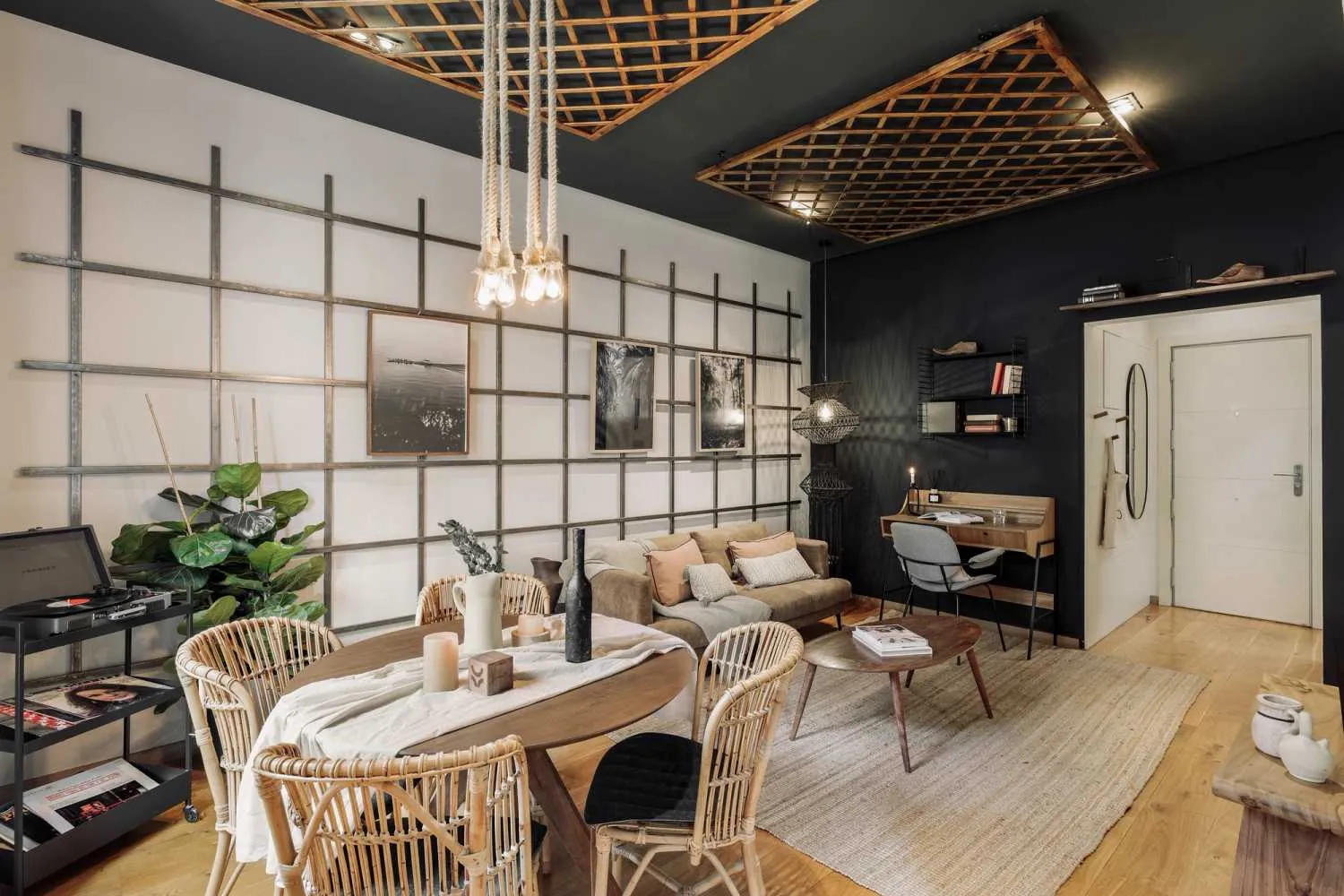 Spacious Designer 55m2 Flat With Pro Home Office & Streaming Setup In Barcelona #5