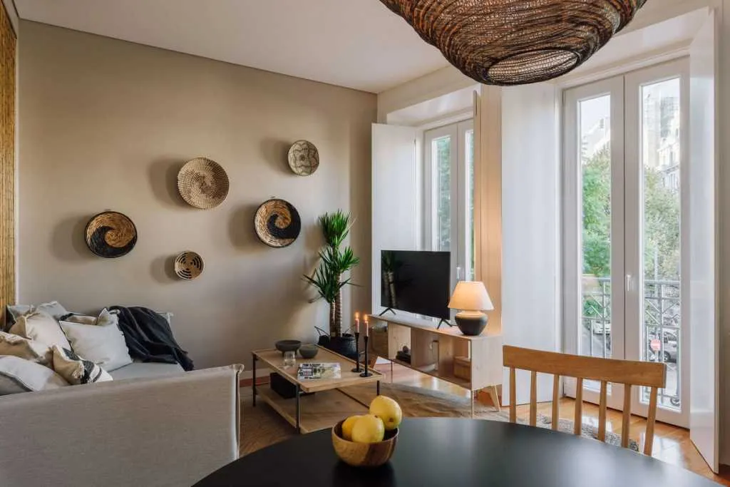 Generous Designer Lisbon Flat With Dual Monitors & Pro Workspace Setup For Digital Nomads #5