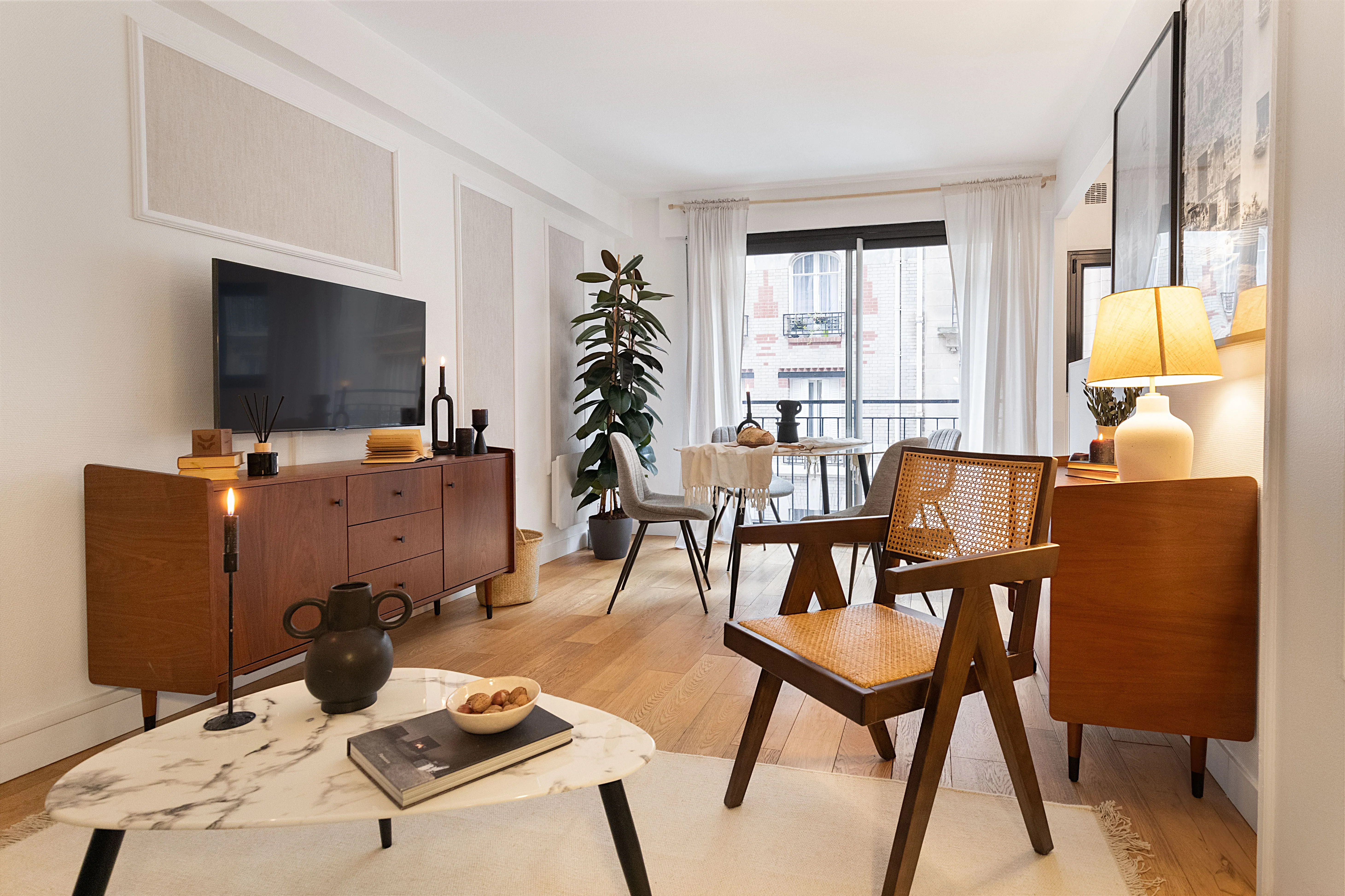 Sophisticated 41m2 Paris Flat With Ultra-fast Wifi, External Displays & Ergonomic Workspace #3