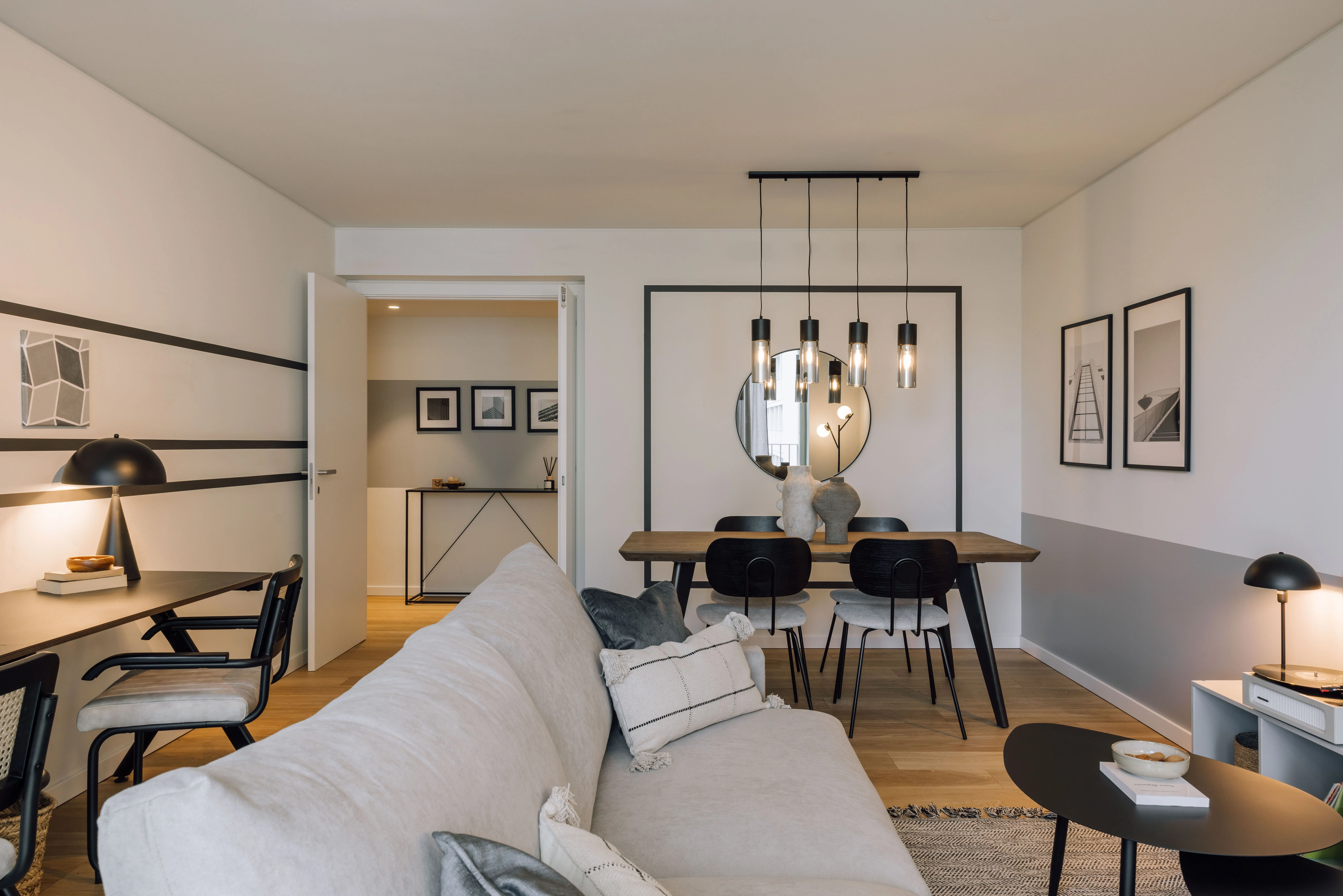 Distinctive Lisbon Flat With High-speed Fiber, Dual Monitors & Chef's Kitchen For Remote Work #5