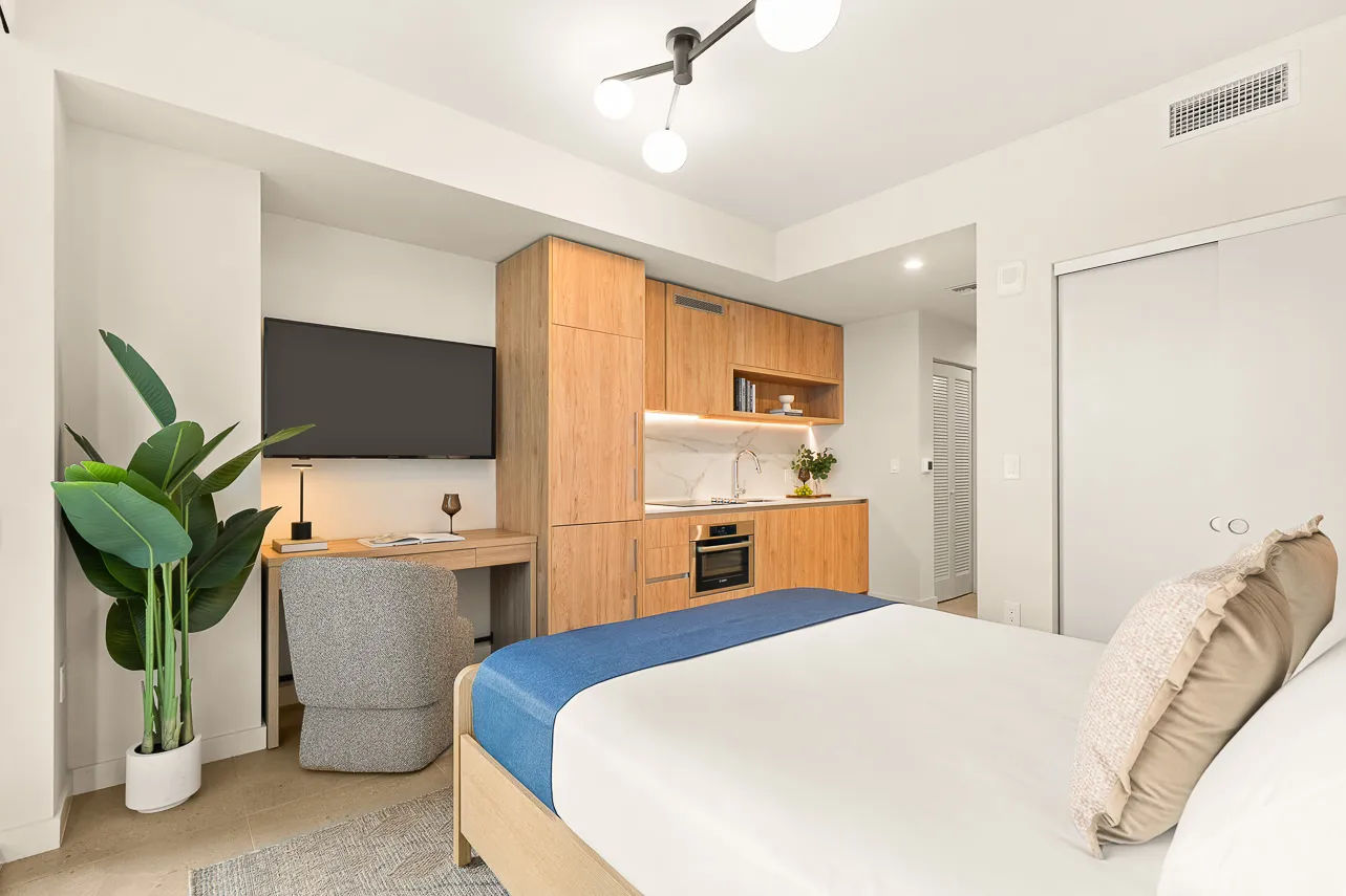 Intimate Miami Studio With Home Office For Remote Work #4