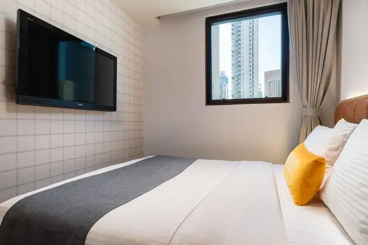 Superior Queen Low – Hollywood, Sheung Wan, Hong Kong